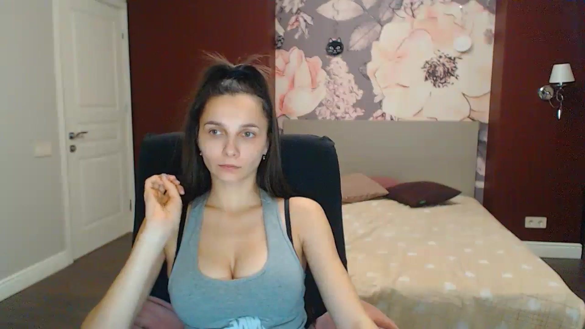 Gallery image thumbnail from Karina_Mils's myfreecams stream on, 12/18/2023, 12:10 image 20 of 20
