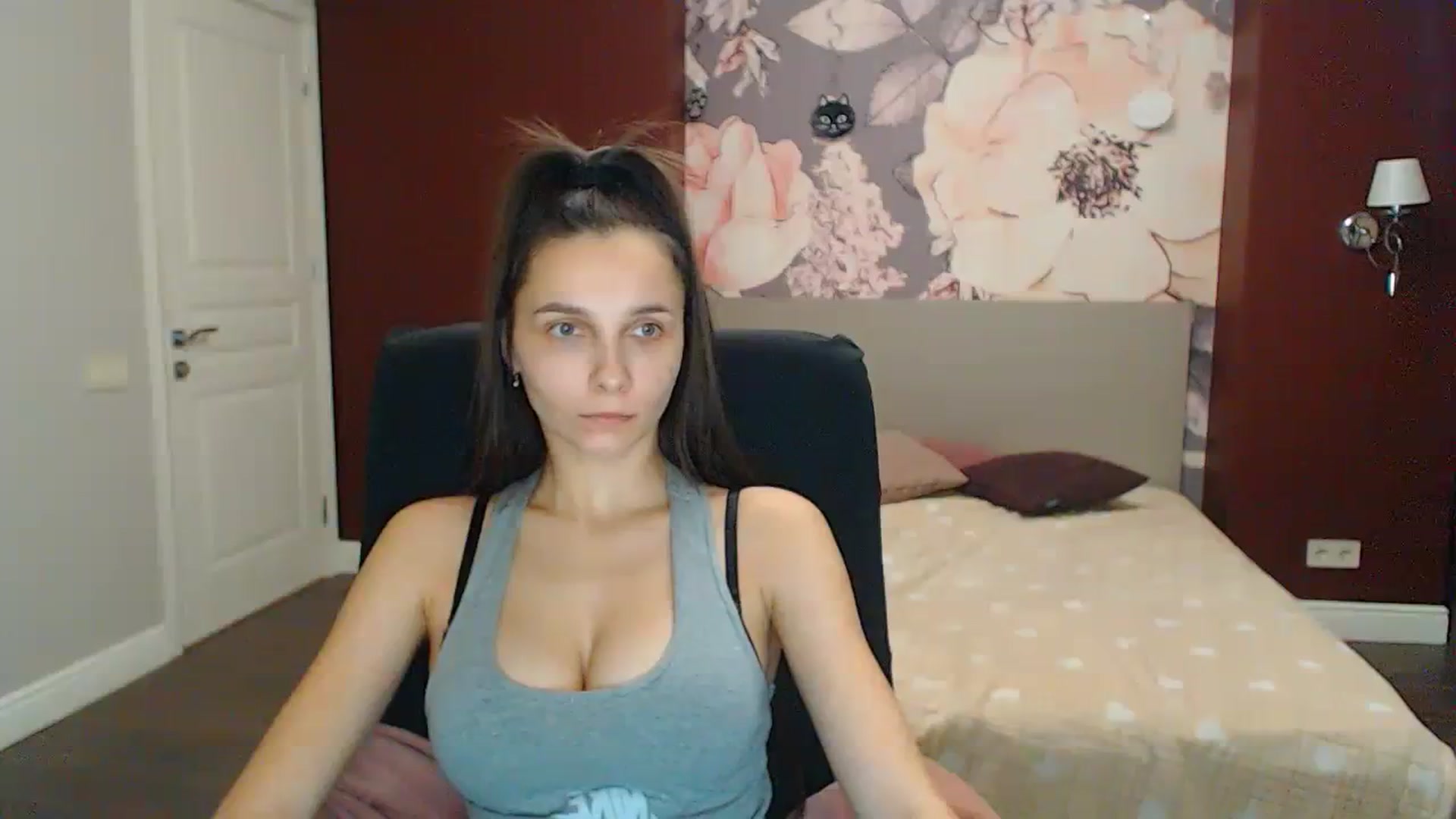 Gallery image thumbnail from Karina_Mils's myfreecams stream on, 12/18/2023, 12:10 image 16 of 20