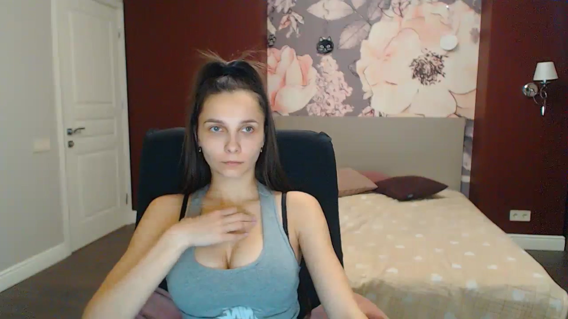 Gallery image thumbnail from Karina_Mils's myfreecams stream on, 12/18/2023, 12:10 image 18 of 20