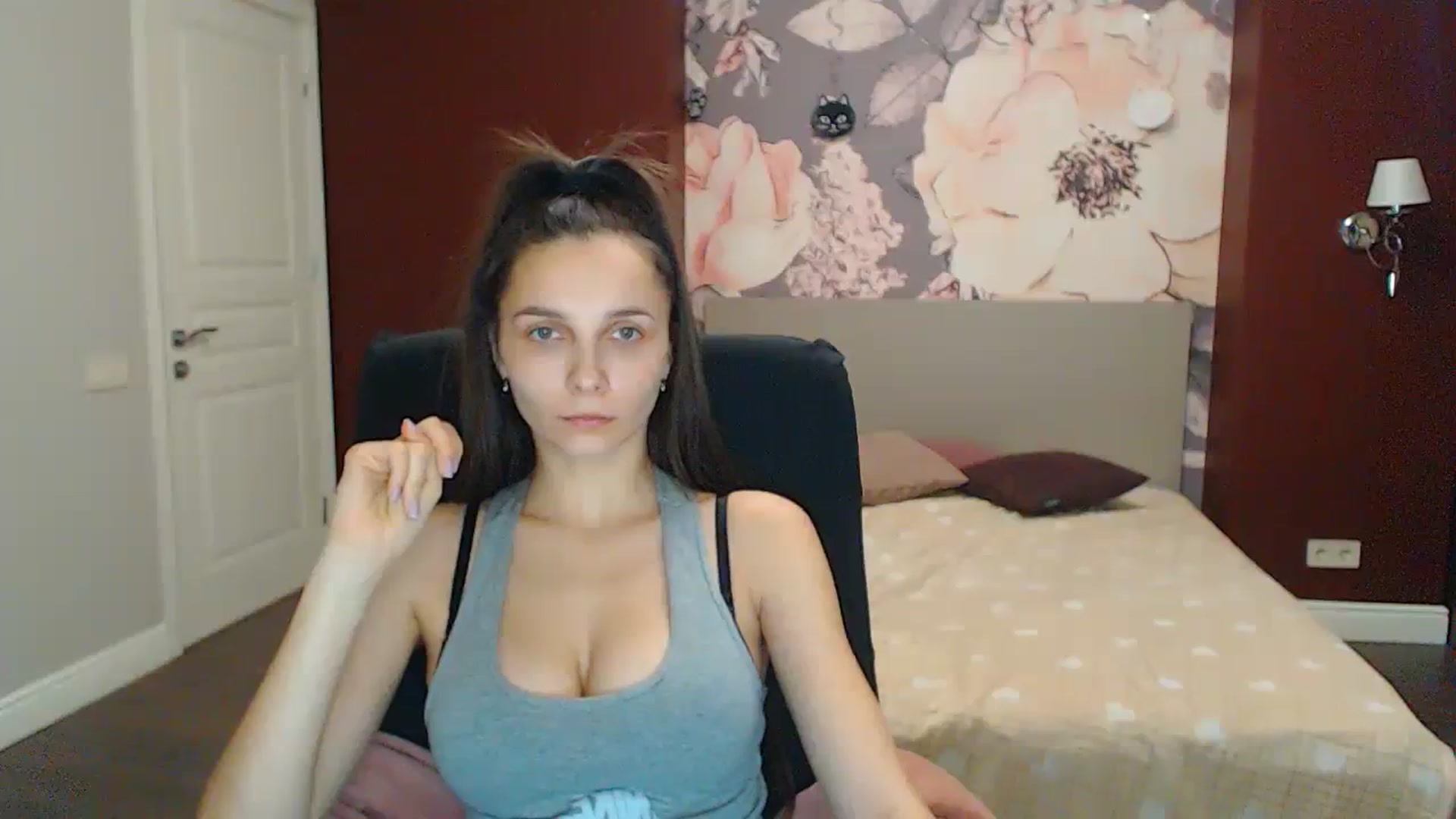 Gallery image thumbnail from Karina_Mils's myfreecams stream on, 12/18/2023, 12:10 image 19 of 20