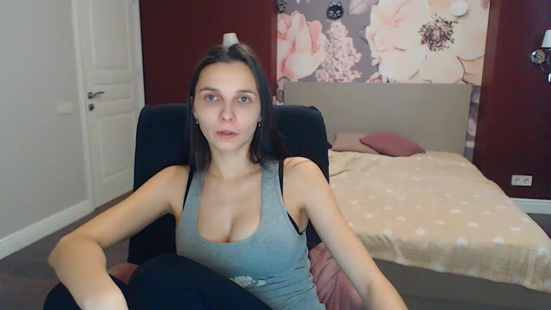 Gallery image thumbnail from Karina_Mils's myfreecams stream on, 12/25/2023, 09:35 image 4 of 20