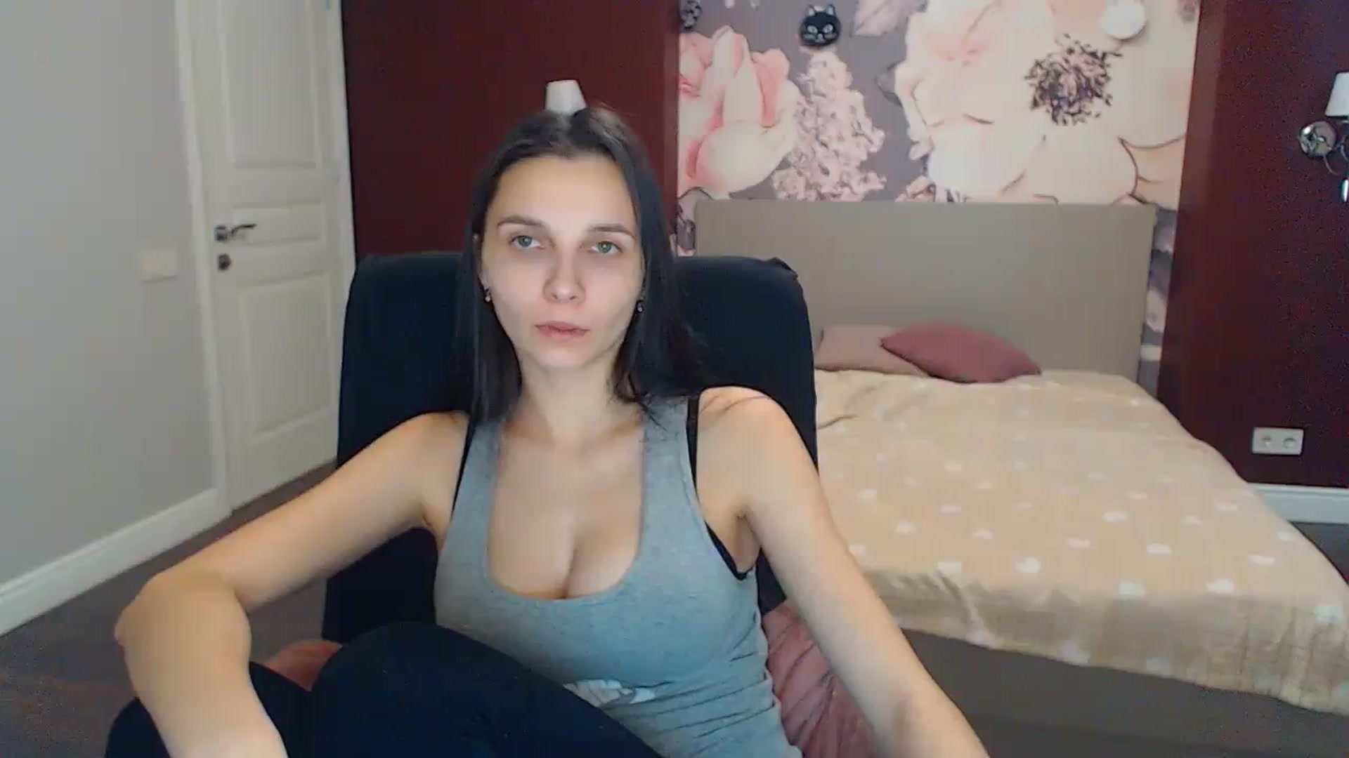 Gallery image thumbnail from Karina_Mils's myfreecams stream on, 12/25/2023, 09:35 image 9 of 20