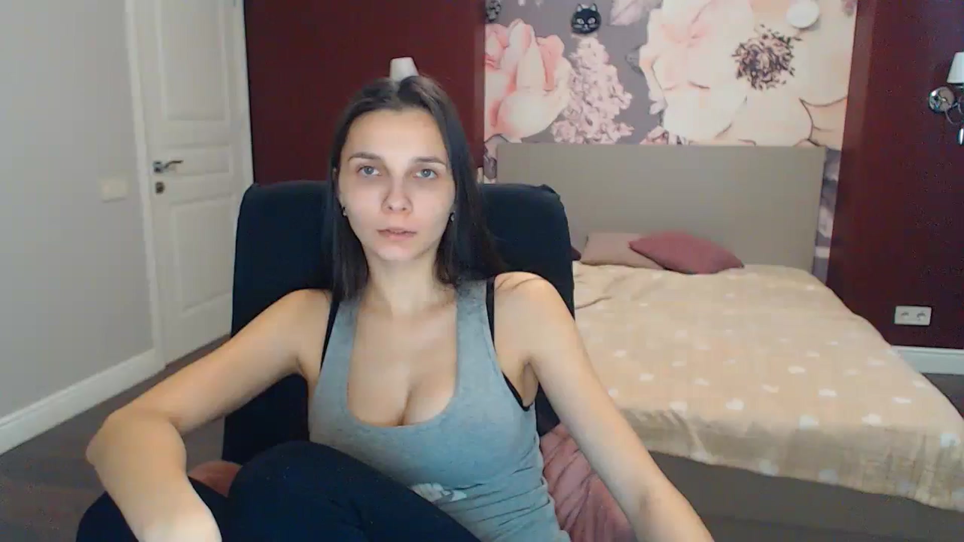 Gallery image thumbnail from Karina_Mils's myfreecams stream on, 12/25/2023, 09:35 image 2 of 20