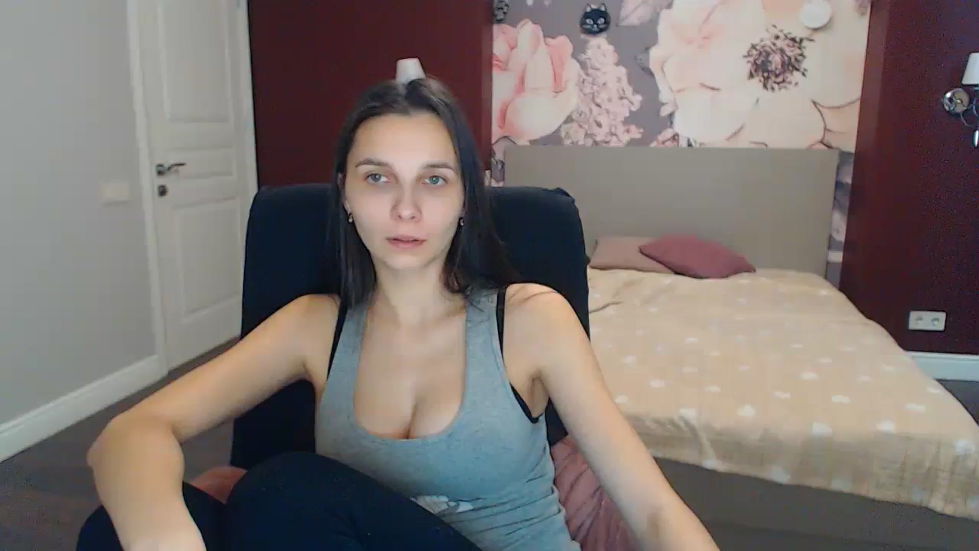 Gallery image thumbnail from Karina_Mils's myfreecams stream on, 12/25/2023, 09:35 image 6 of 20