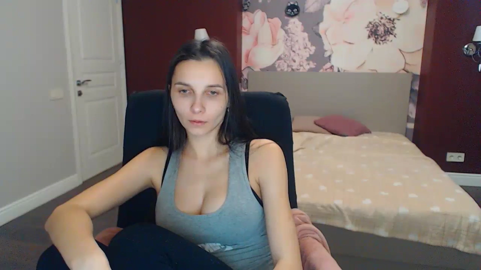 Gallery image thumbnail from Karina_Mils's myfreecams stream on, 12/25/2023, 09:35 image 12 of 20