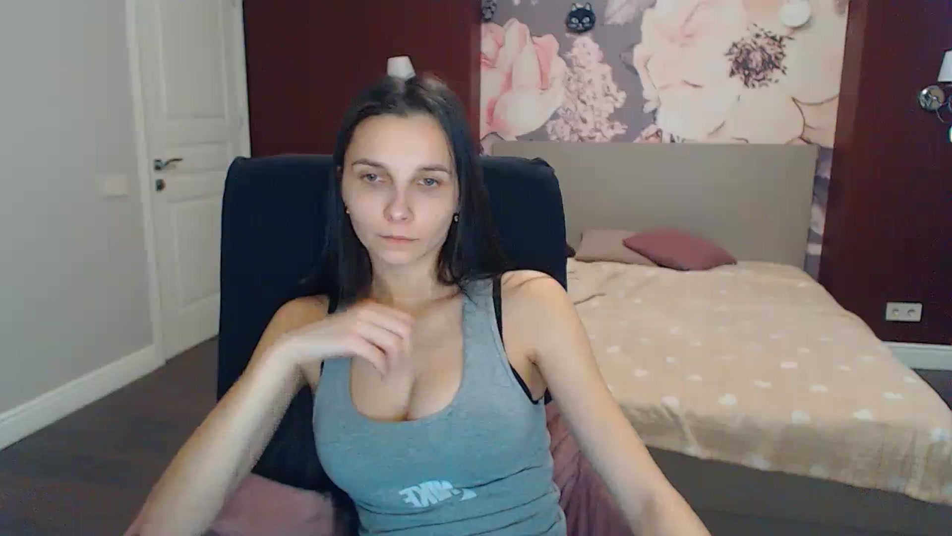 Gallery image thumbnail from Karina_Mils's myfreecams stream on, 12/25/2023, 09:35 image 17 of 20