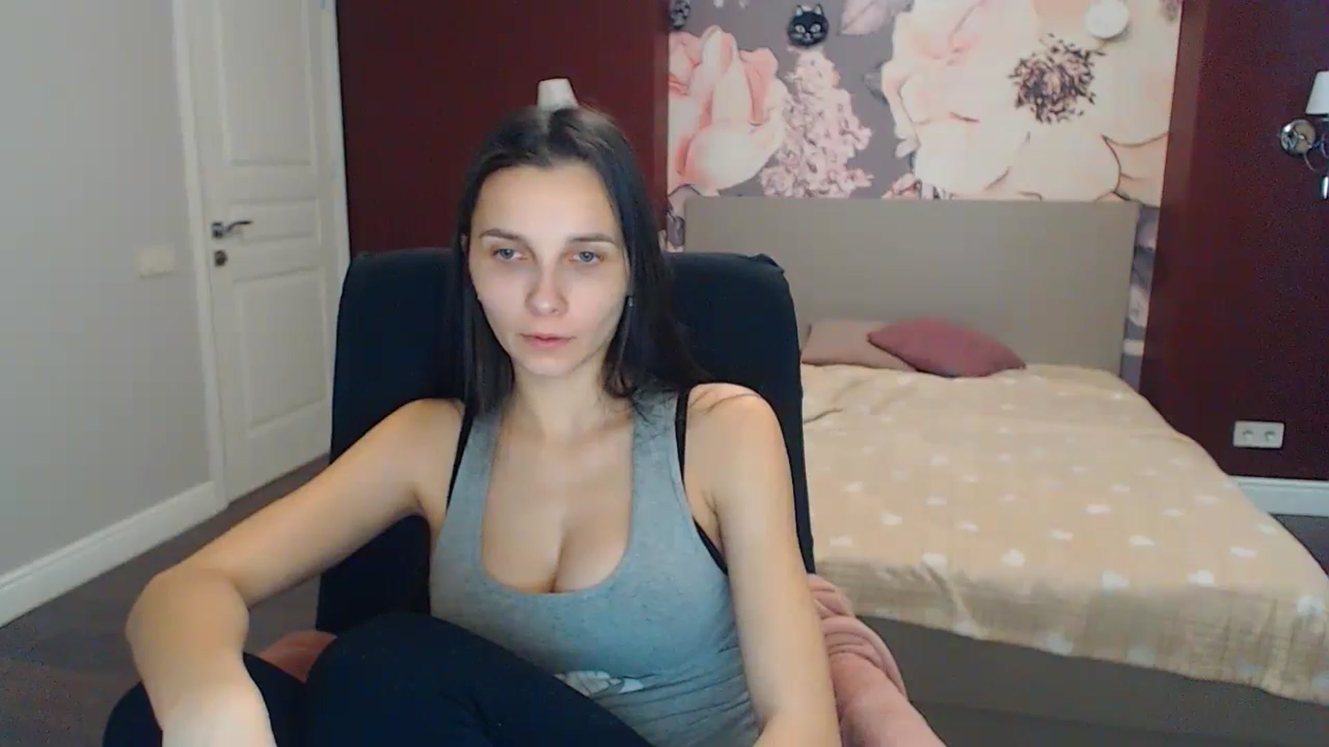 Gallery image thumbnail from Karina_Mils's myfreecams stream on, 12/25/2023, 09:35 image 8 of 20