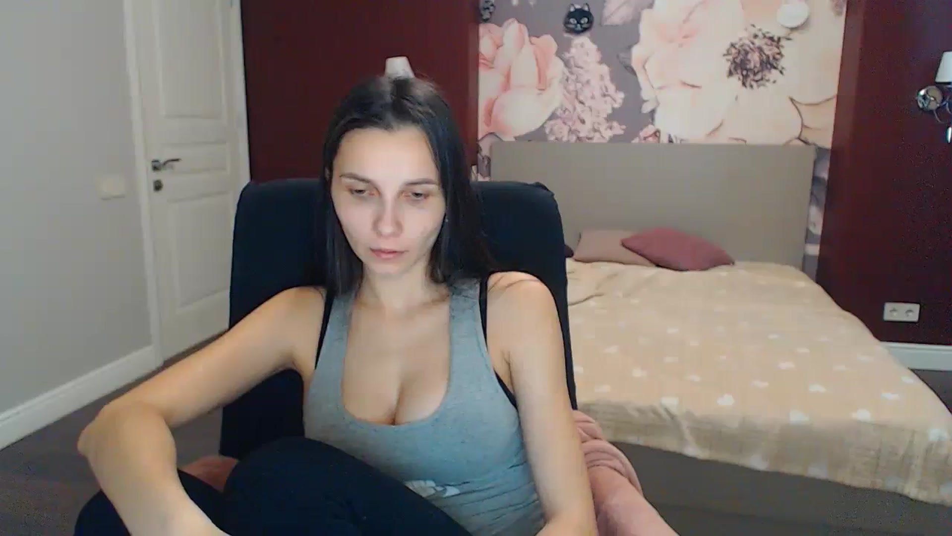 Gallery image thumbnail from Karina_Mils's myfreecams stream on, 12/25/2023, 09:35 image 3 of 20