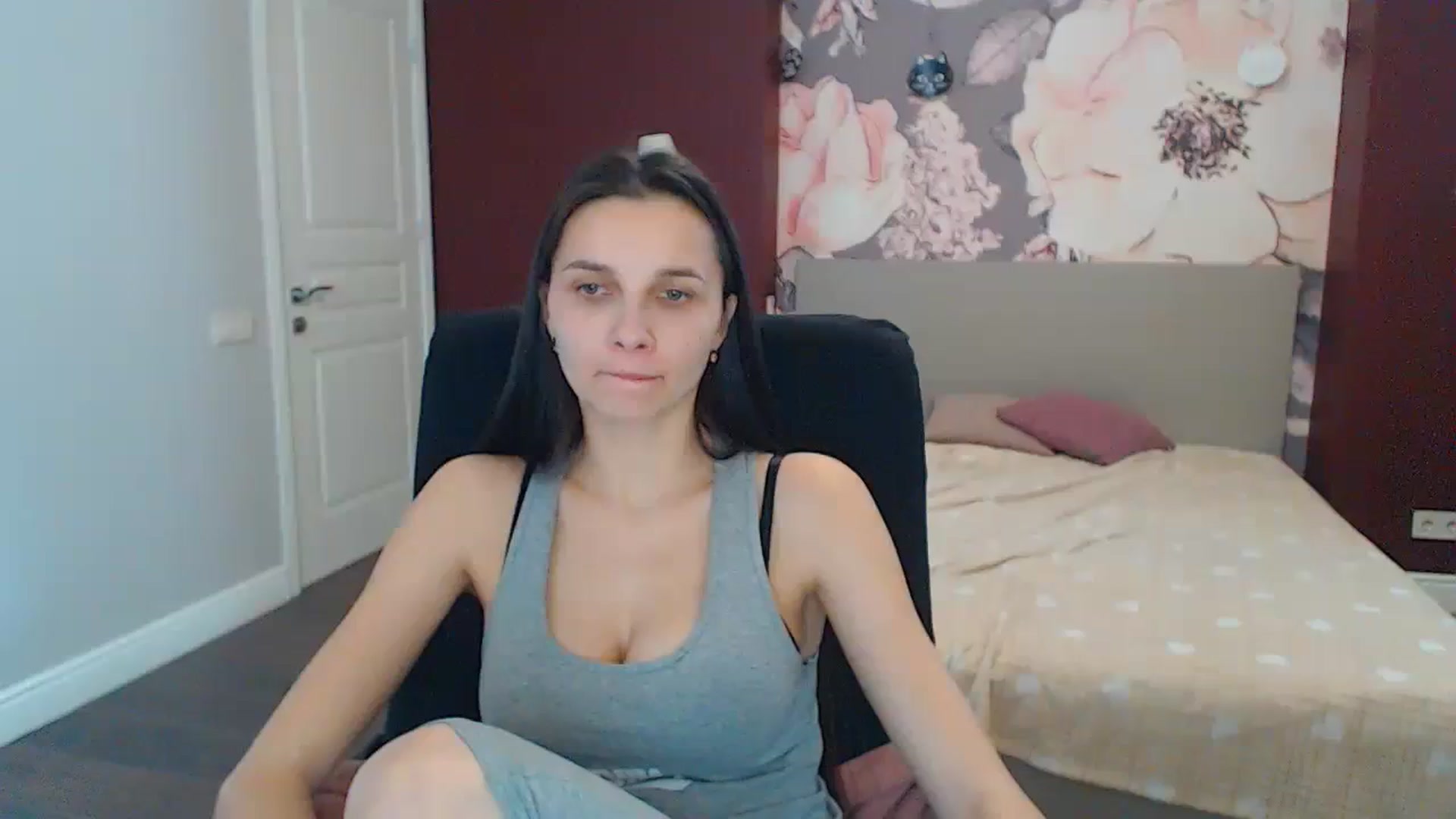 Gallery image thumbnail from Karina_Mils's myfreecams stream on, 12/25/2023, 10:37 image 16 of 20
