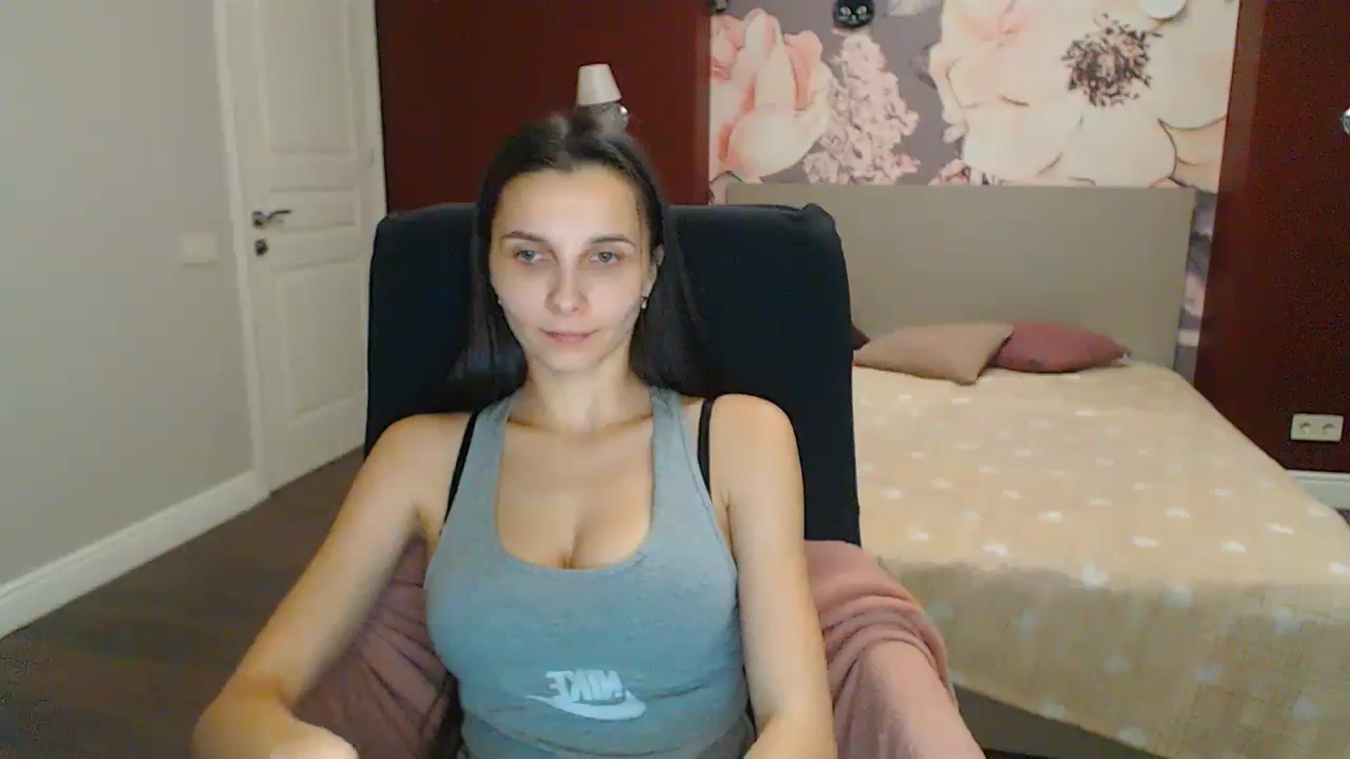 Gallery image thumbnail from Karina_Mils's myfreecams stream on, 12/26/2023, 14:10 image 18 of 20