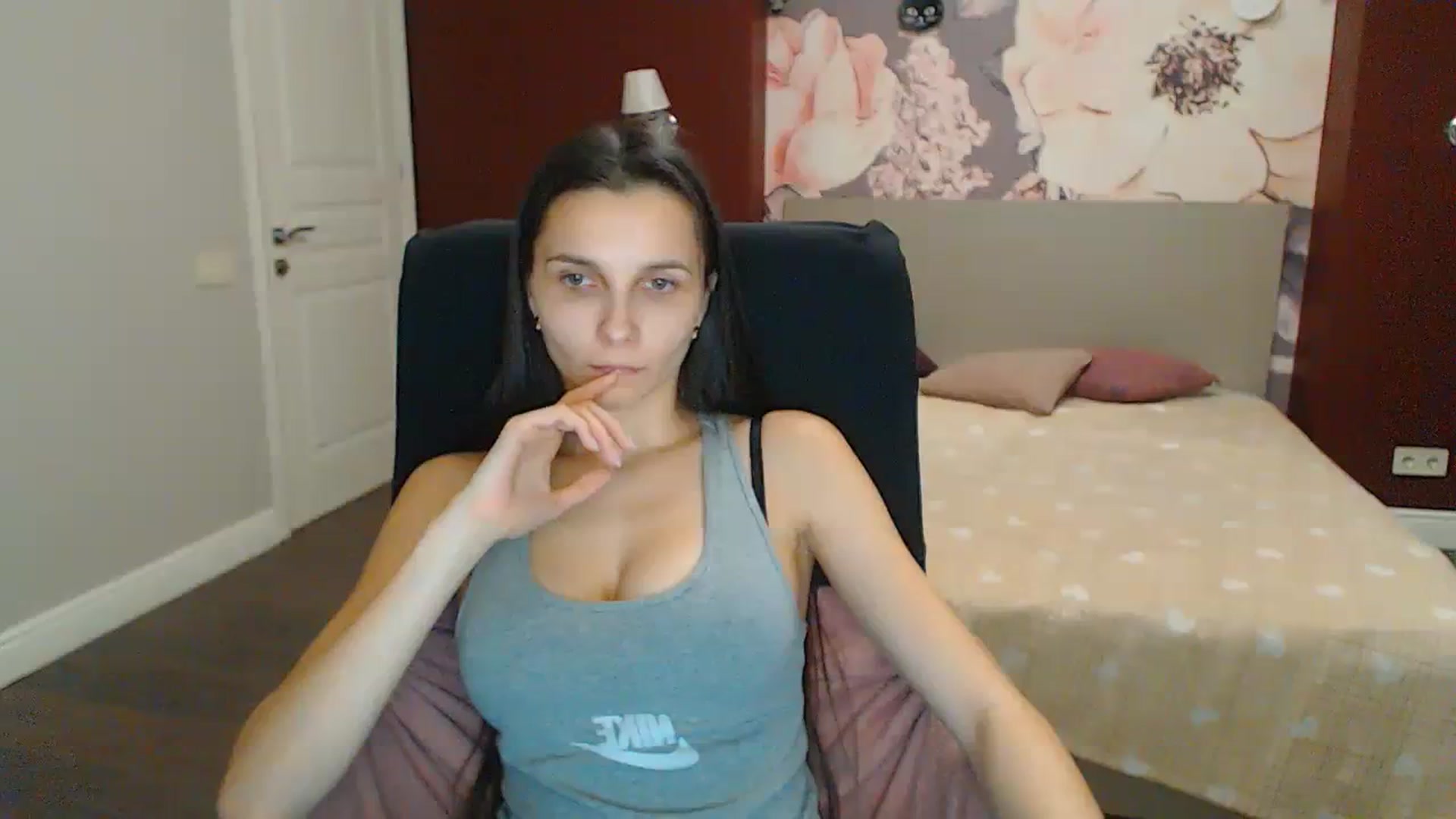 Gallery image thumbnail from Karina_Mils's myfreecams stream on, 12/26/2023, 14:10 image 19 of 20