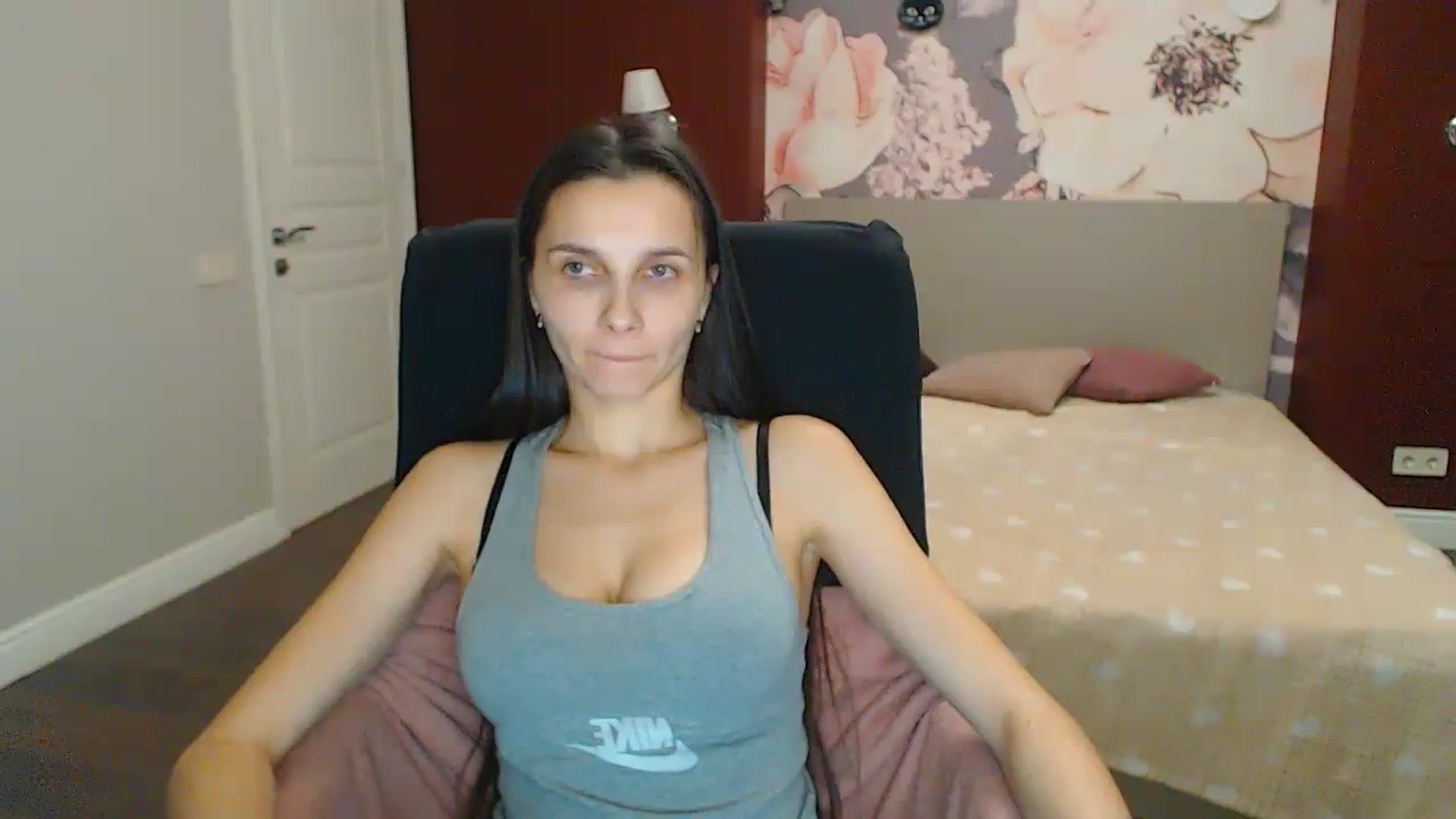 Gallery image thumbnail from Karina_Mils's myfreecams stream on, 12/26/2023, 14:10 image 17 of 20