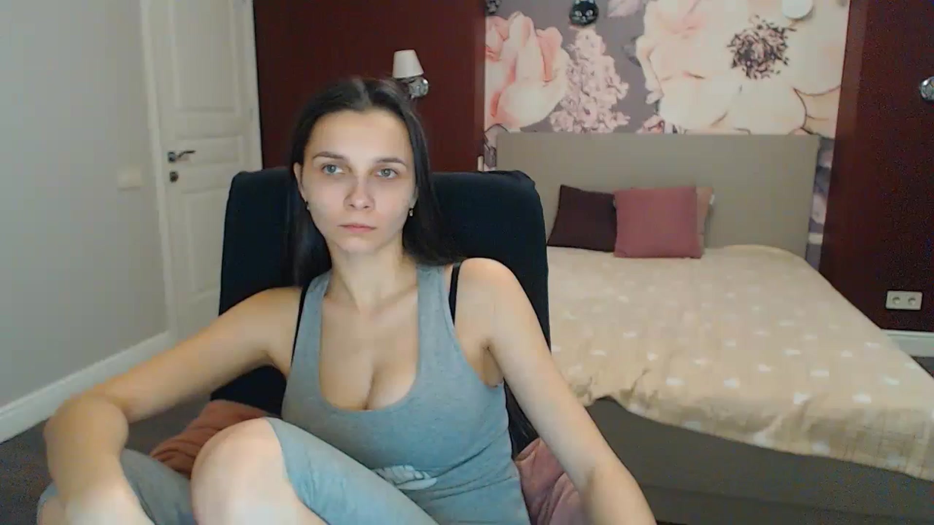 Gallery image thumbnail from Karina_Mils's myfreecams stream on, 12/28/2023, 10:08 image 1 of 20