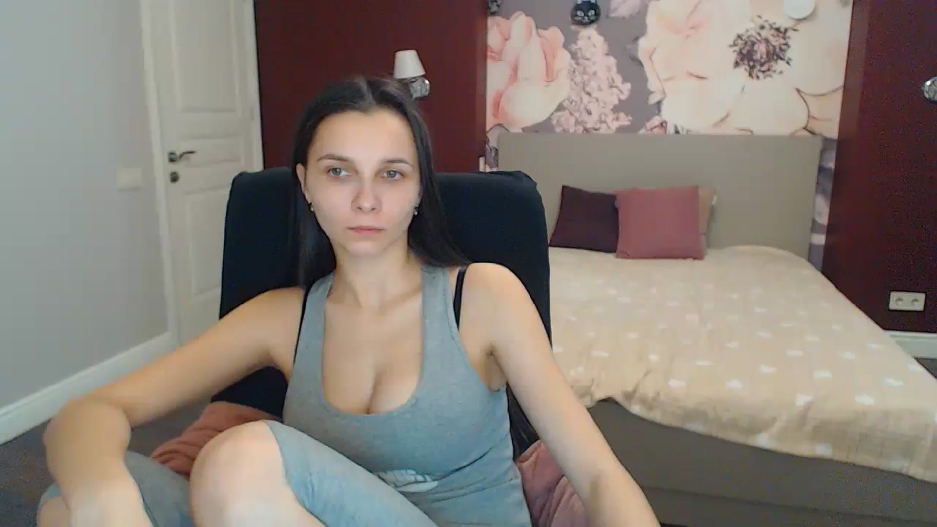 Gallery image thumbnail from Karina_Mils's myfreecams stream on, 12/28/2023, 10:08 image 6 of 20