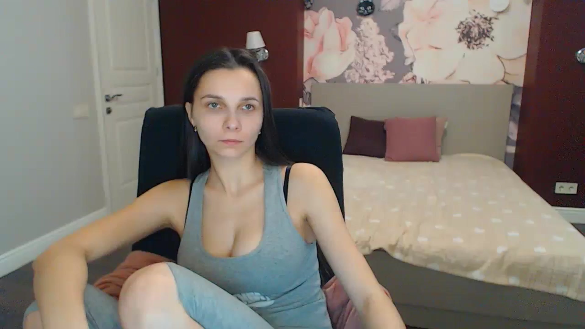 Gallery image thumbnail from Karina_Mils's myfreecams stream on, 12/28/2023, 10:08 image 4 of 20