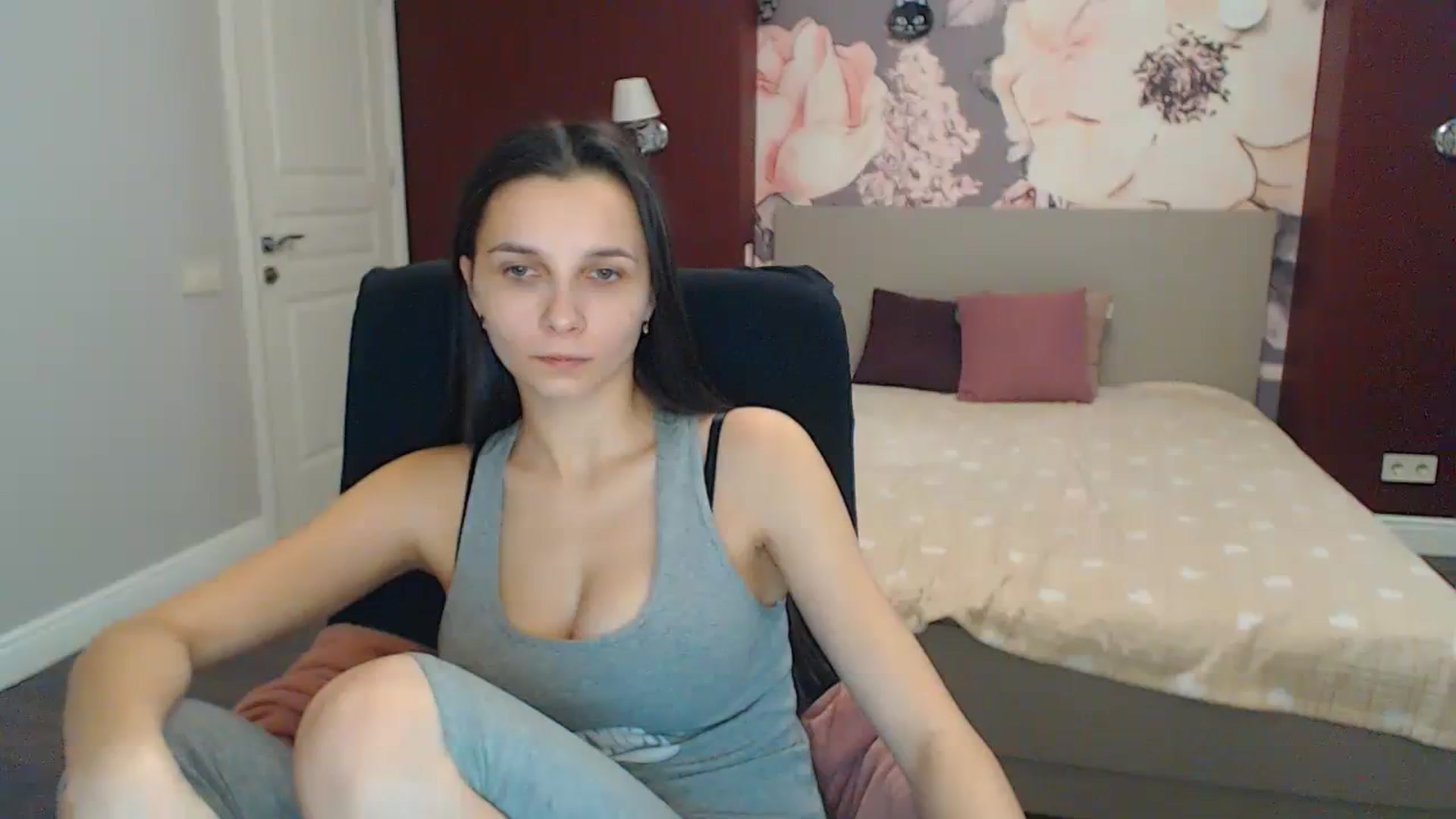 Gallery image thumbnail from Karina_Mils's myfreecams stream on, 12/28/2023, 10:08 image 5 of 20