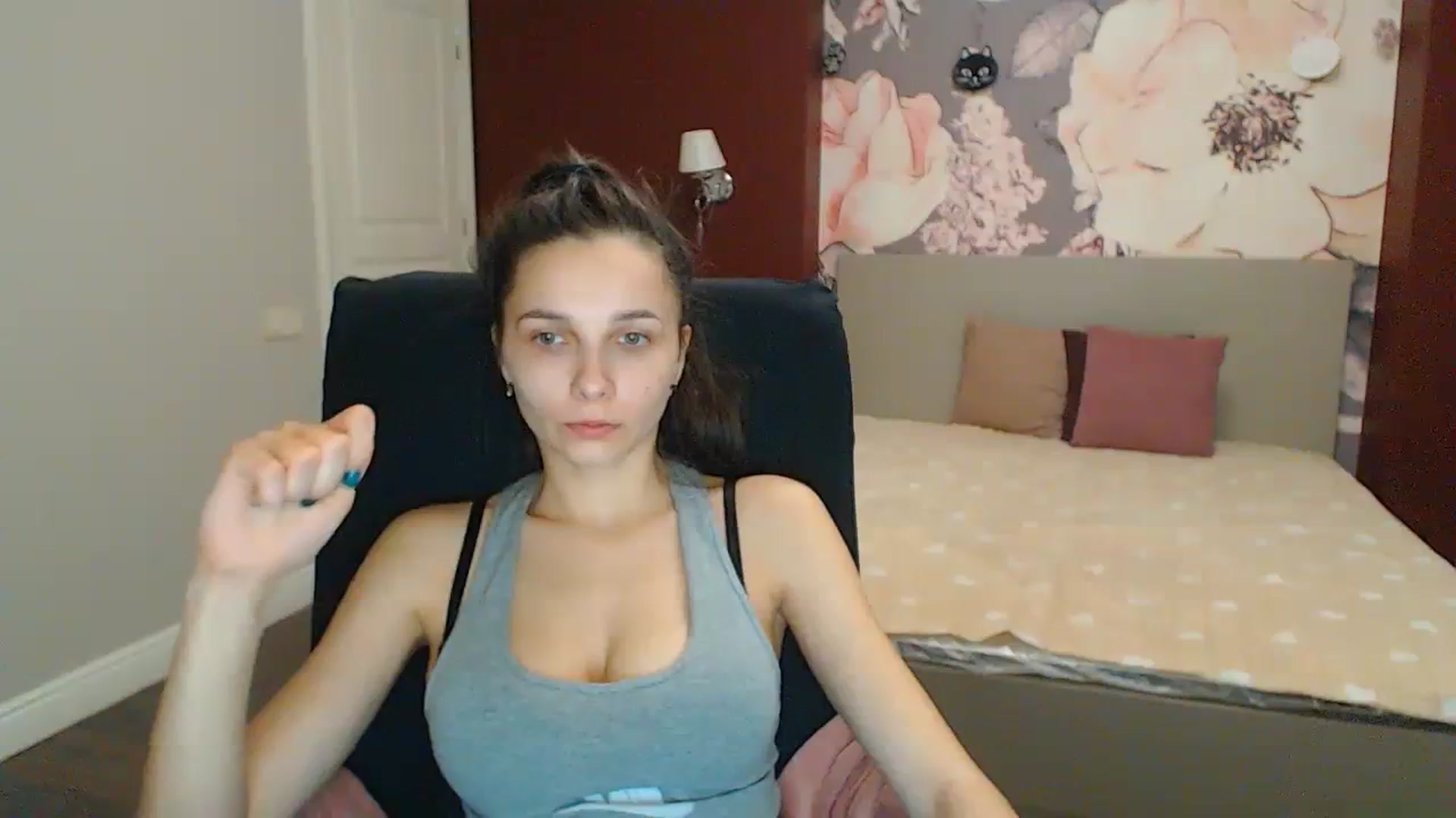 Gallery image thumbnail from Karina_Mils's myfreecams stream on, 12/29/2023, 15:59 image 6 of 20
