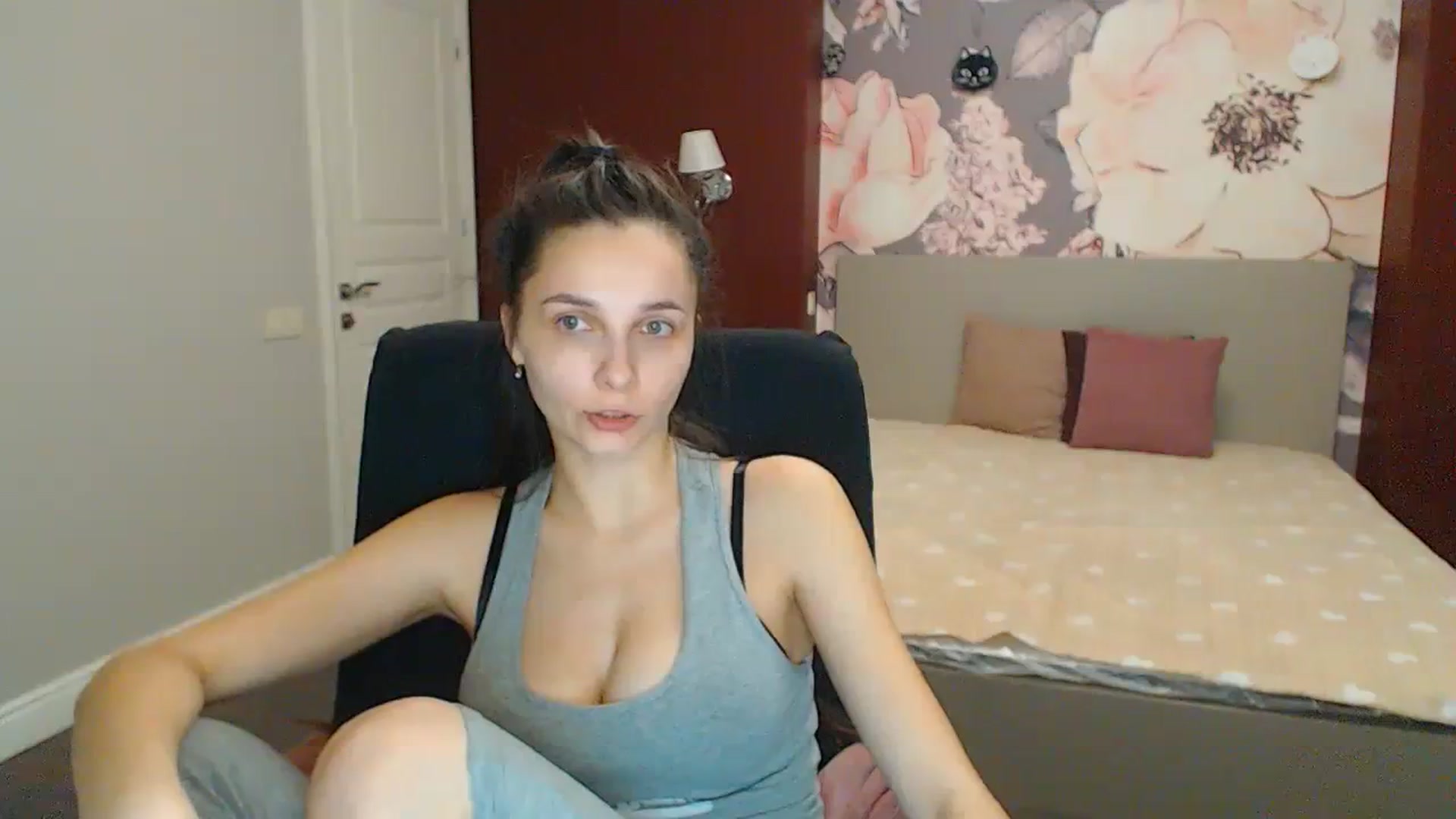 Gallery image thumbnail from Karina_Mils's myfreecams stream on, 12/29/2023, 15:59 image 4 of 20