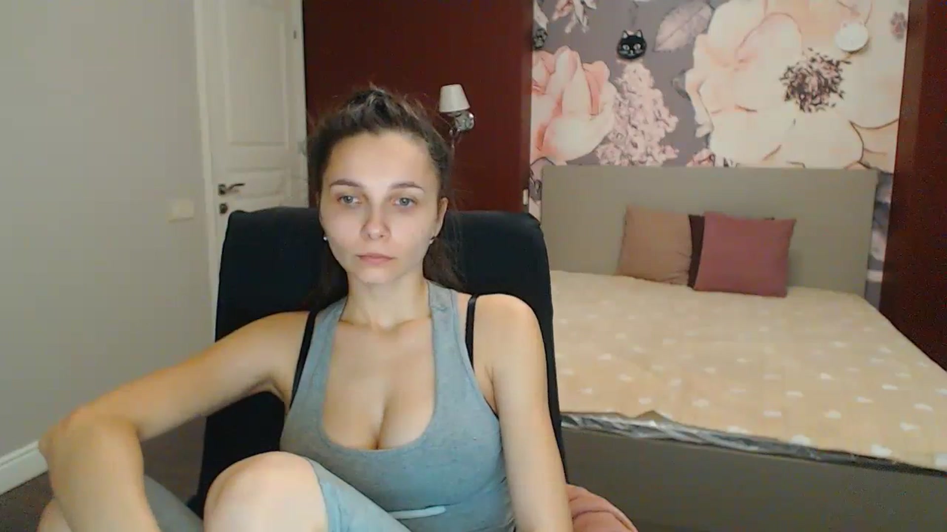 Gallery image thumbnail from Karina_Mils's myfreecams stream on, 12/29/2023, 15:59 image 10 of 20