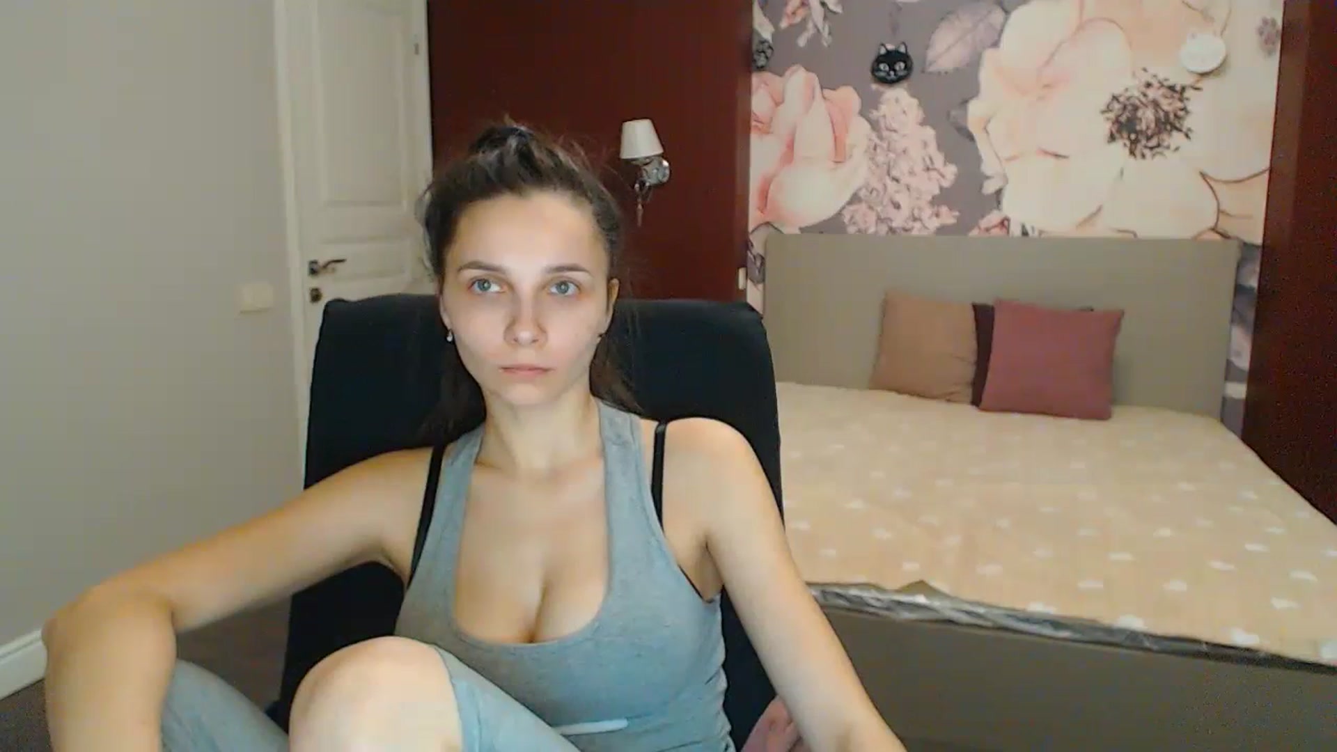Gallery image thumbnail from Karina_Mils's myfreecams stream on, 12/29/2023, 15:59 image 12 of 20