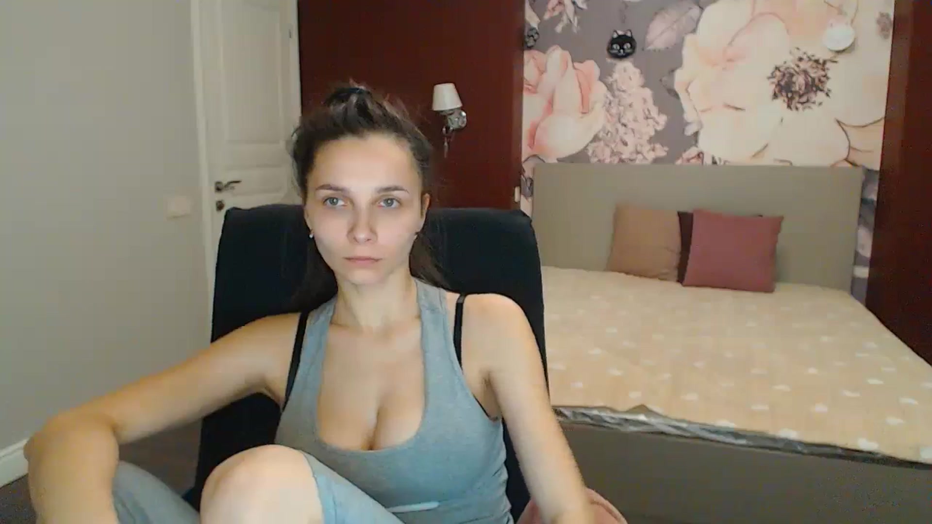 Gallery image thumbnail from Karina_Mils's myfreecams stream on, 12/29/2023, 15:59 image 11 of 20