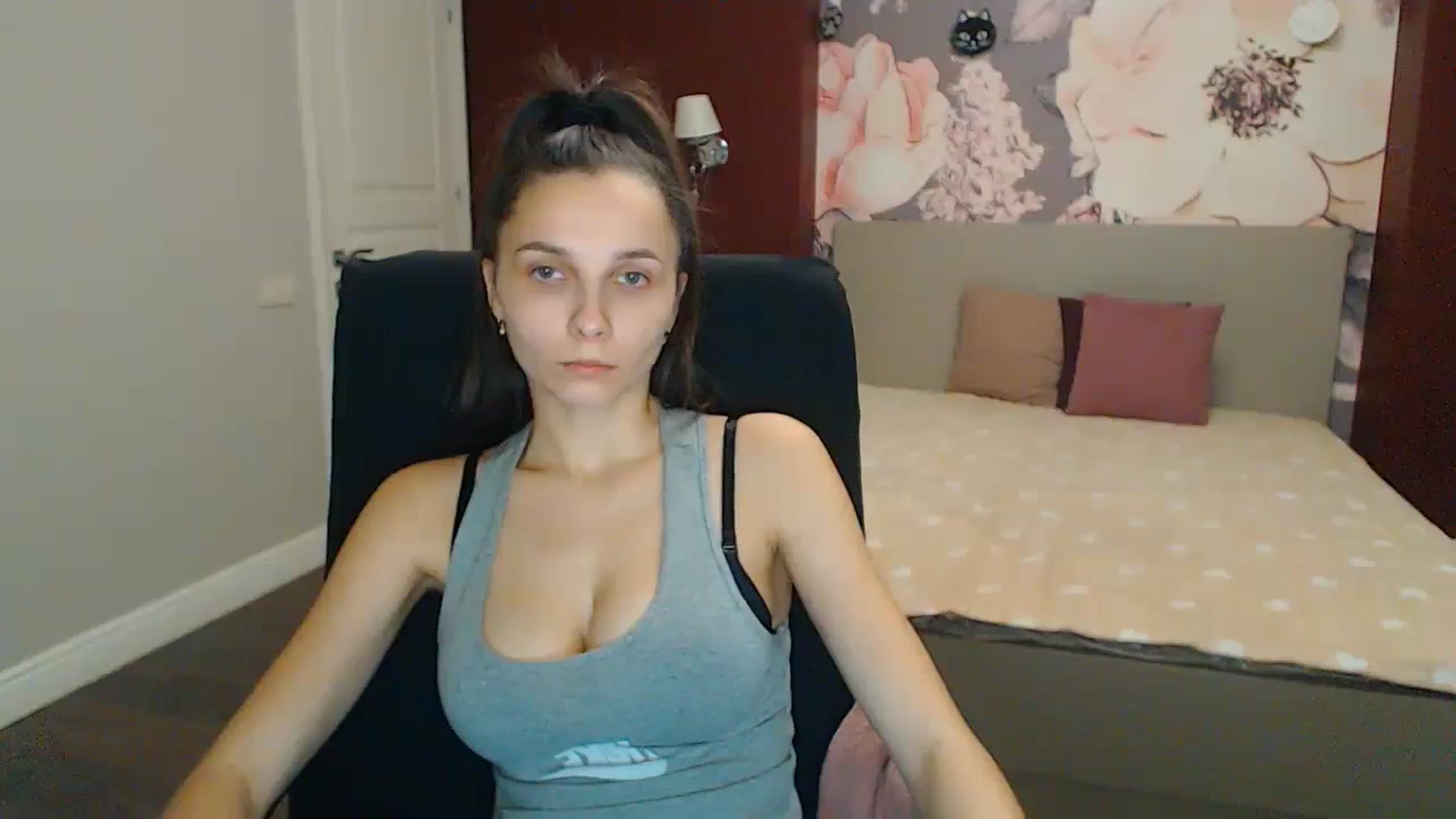 Gallery image thumbnail from Karina_Mils's myfreecams stream on, 12/29/2023, 17:53 image 10 of 20
