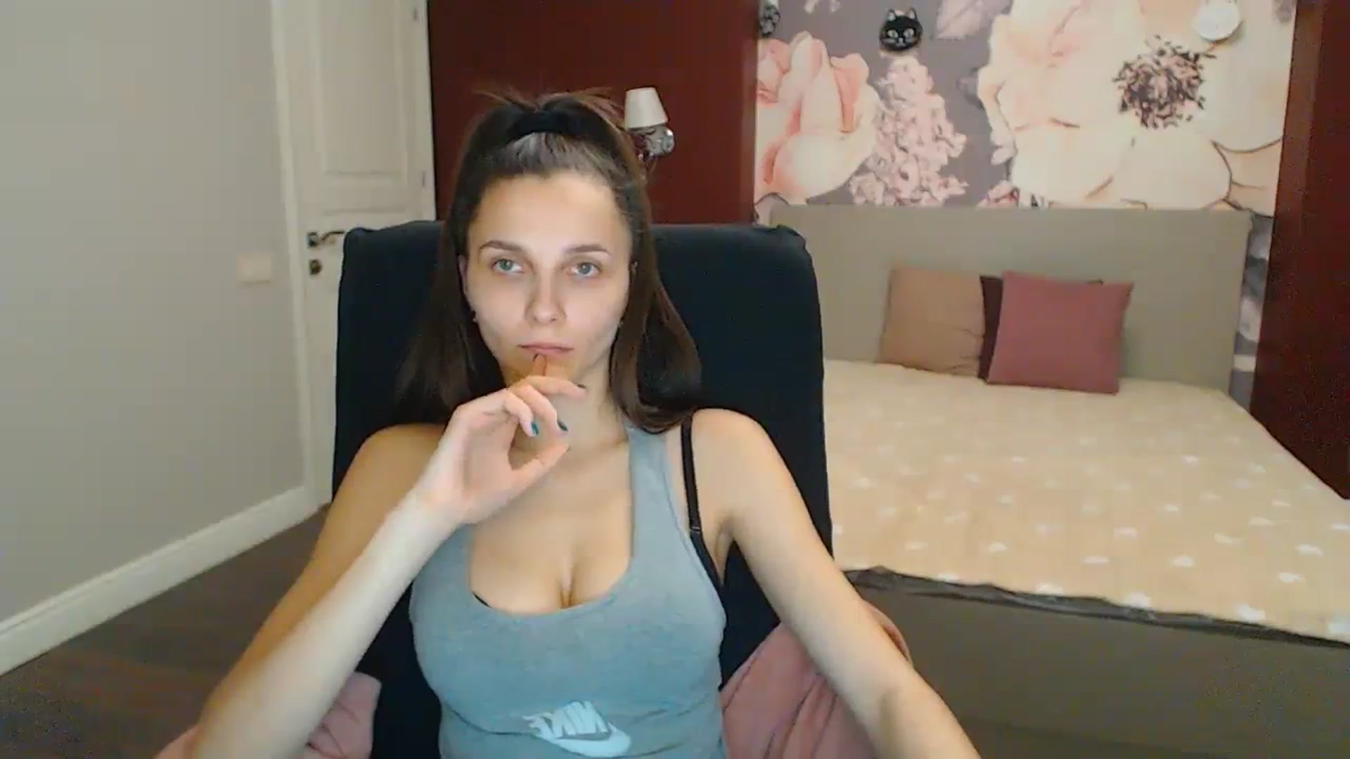 Gallery image thumbnail from Karina_Mils's myfreecams stream on, 12/29/2023, 17:53 image 18 of 20