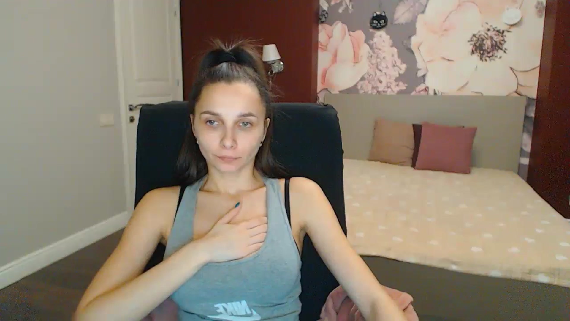 Gallery image thumbnail from Karina_Mils's myfreecams stream on, 12/29/2023, 19:19 image 3 of 20