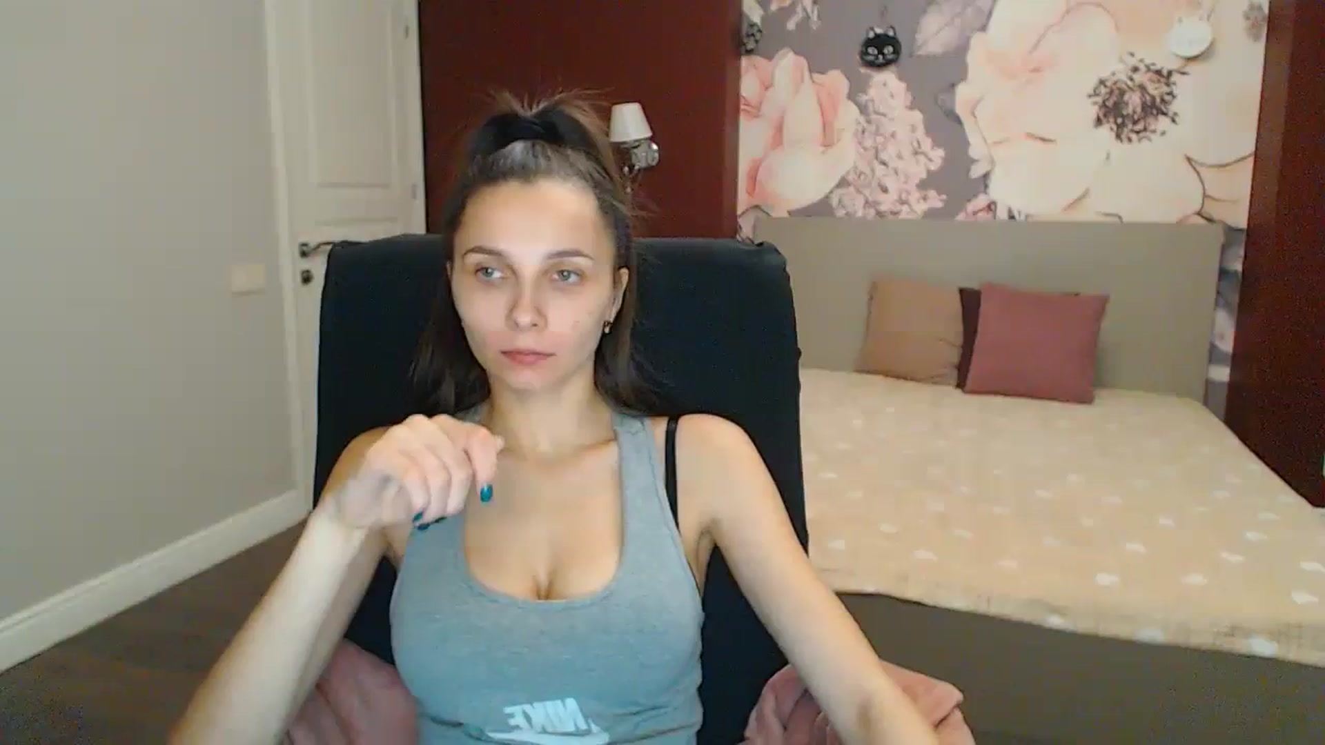 Gallery image thumbnail from Karina_Mils's myfreecams stream on, 12/29/2023, 19:19 image 1 of 20