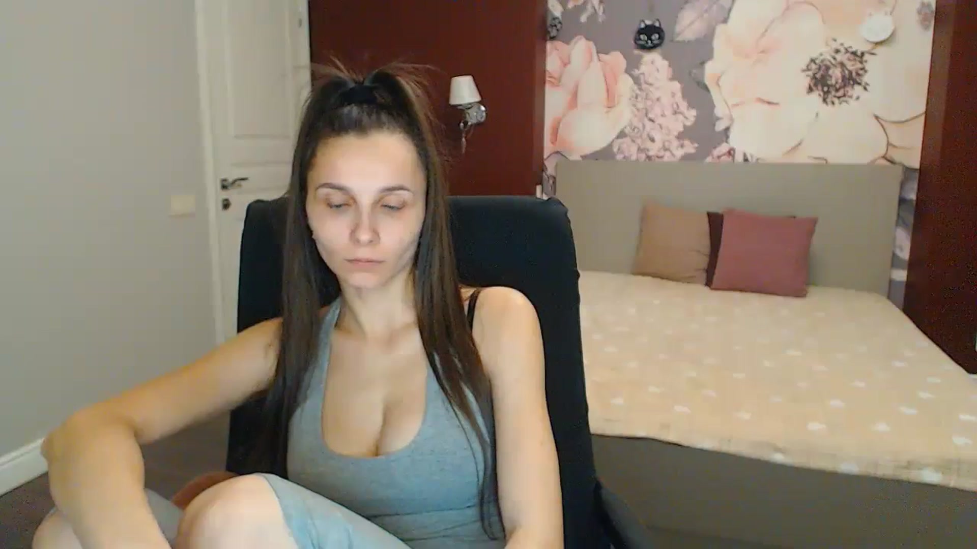 Gallery image thumbnail from Karina_Mils's myfreecams stream on, 12/29/2023, 19:19 image 17 of 20