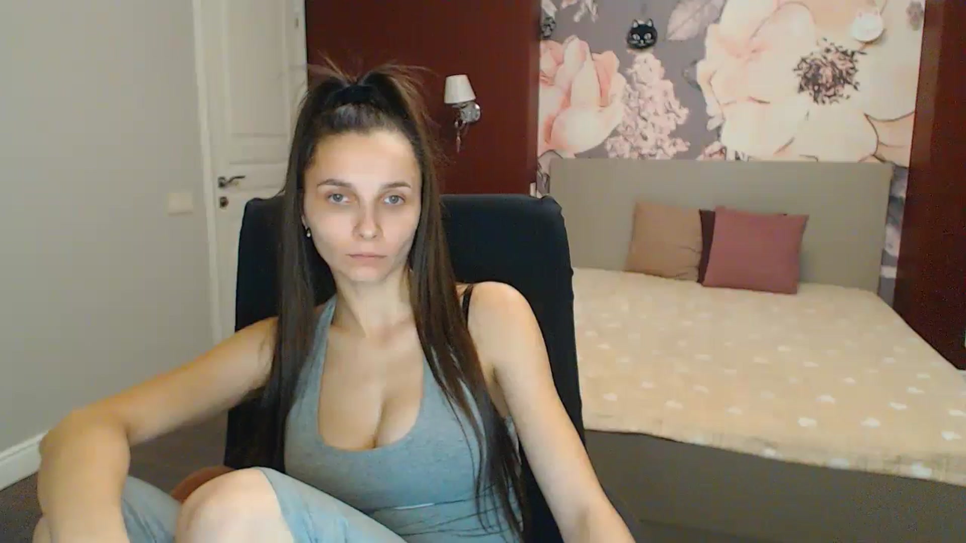 Gallery image thumbnail from Karina_Mils's myfreecams stream on, 12/29/2023, 19:19 image 18 of 20