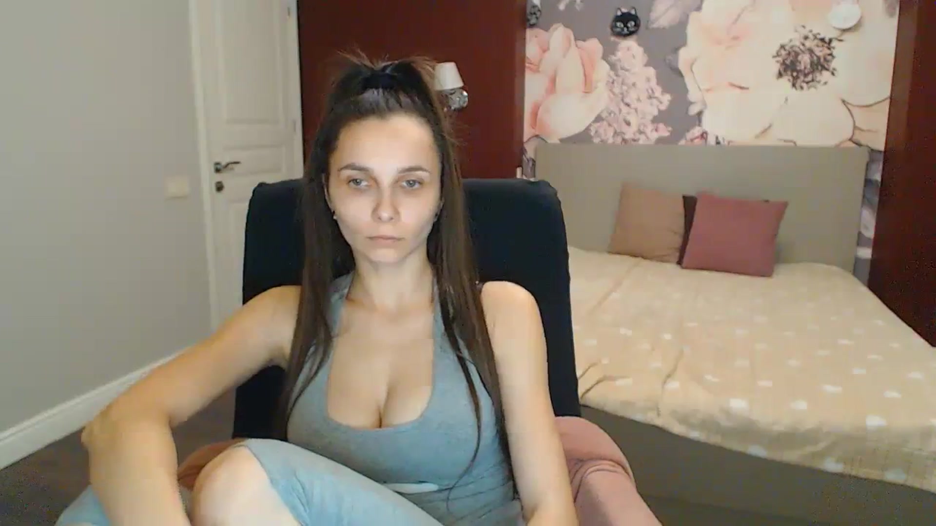 Gallery image thumbnail from Karina_Mils's myfreecams stream on, 12/29/2023, 20:28 image 8 of 20