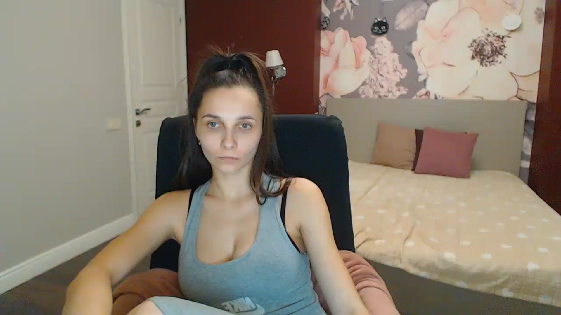 Gallery image thumbnail from Karina_Mils's myfreecams stream on, 12/29/2023, 21:29 image 6 of 20