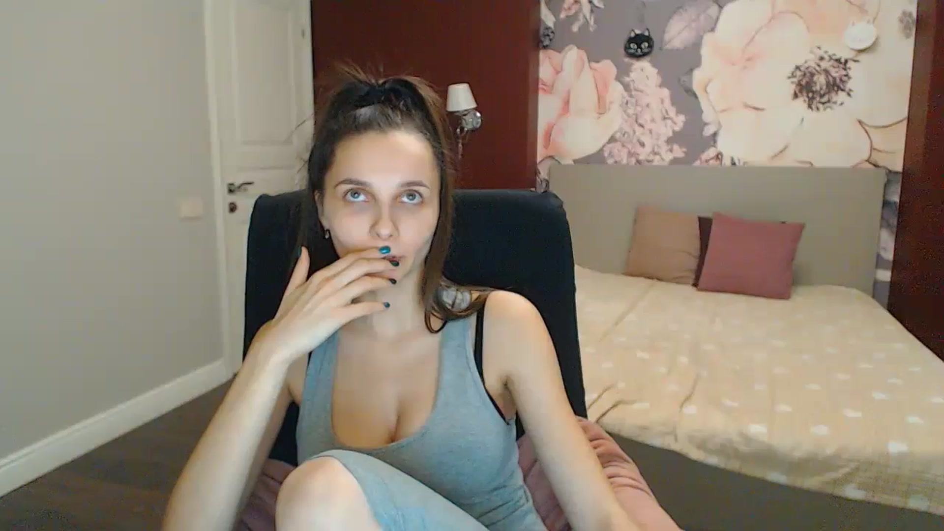 Gallery image thumbnail from Karina_Mils's myfreecams stream on, 12/29/2023, 21:29 image 3 of 20