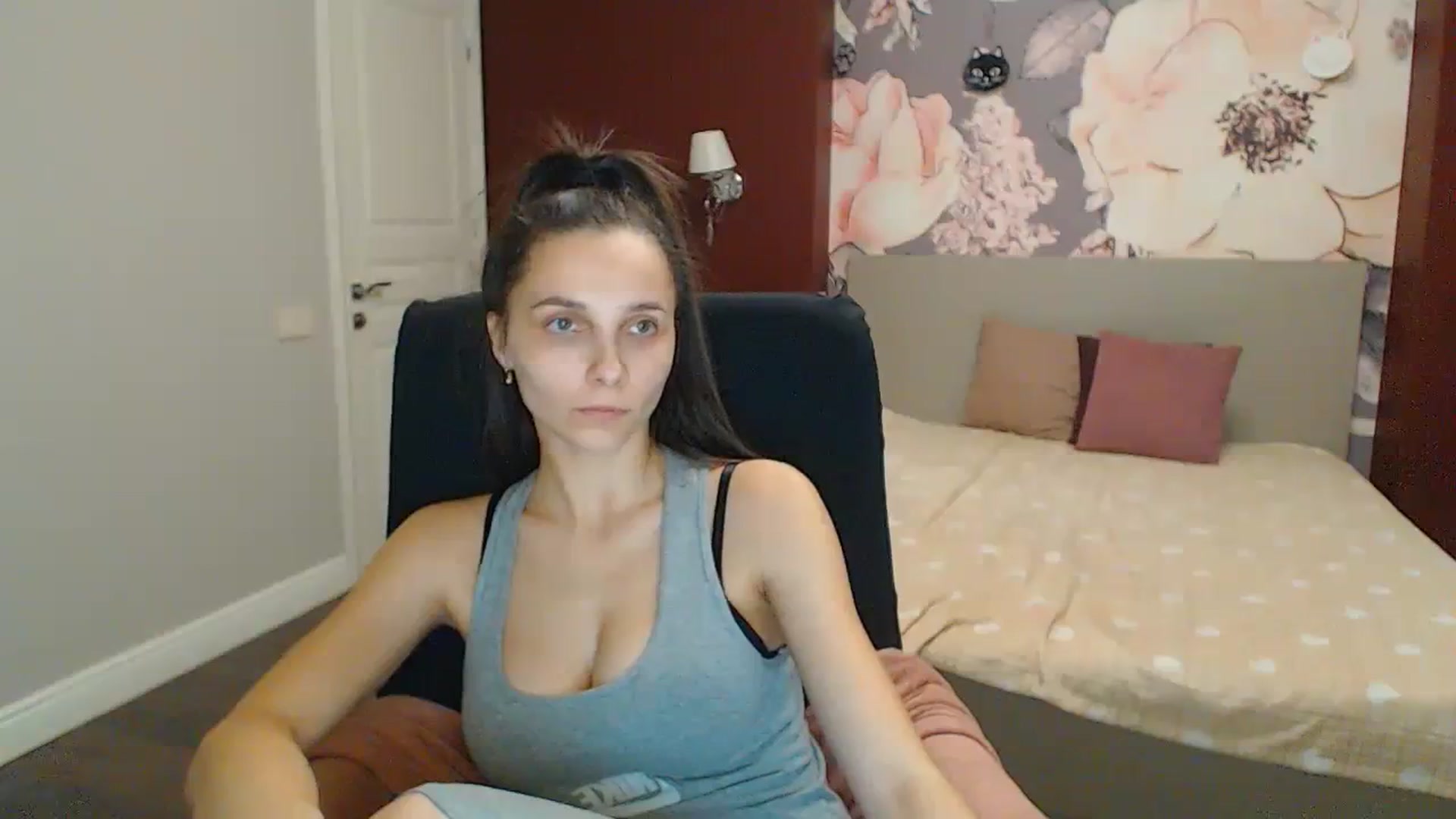 Gallery image thumbnail from Karina_Mils's myfreecams stream on, 12/29/2023, 21:29 image 17 of 20