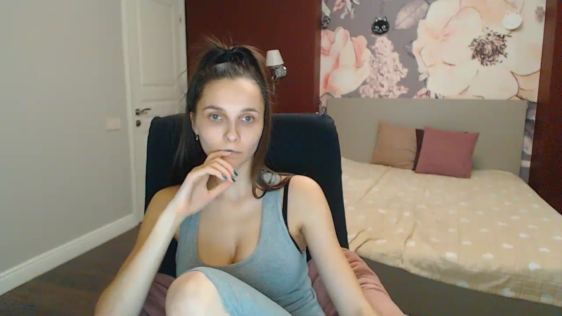 Gallery image thumbnail from Karina_Mils's myfreecams stream on, 12/29/2023, 21:29 image 4 of 20