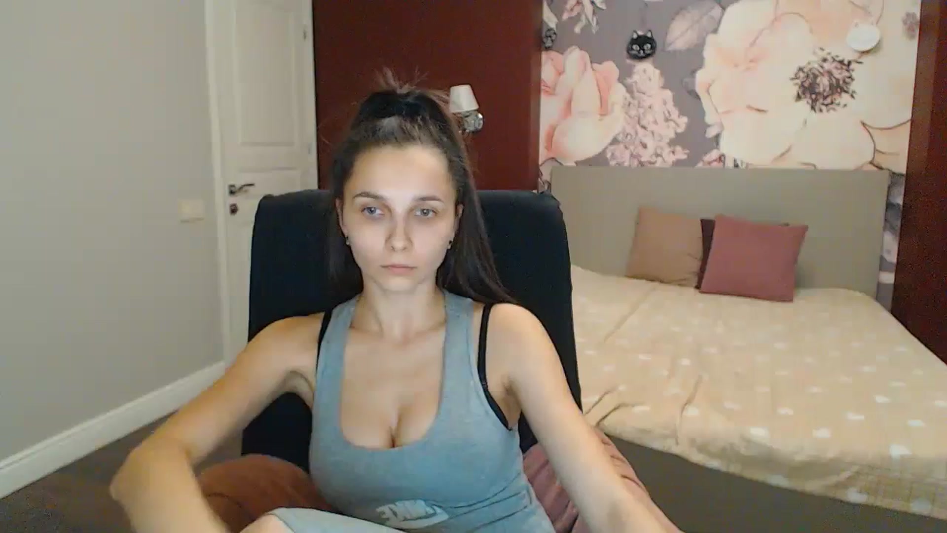 Gallery image thumbnail from Karina_Mils's myfreecams stream on, 12/29/2023, 21:29 image 13 of 20