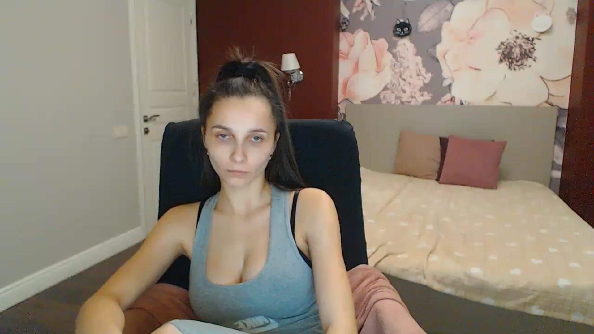 Gallery image thumbnail from Karina_Mils's myfreecams stream on, 12/29/2023, 21:29 image 19 of 20
