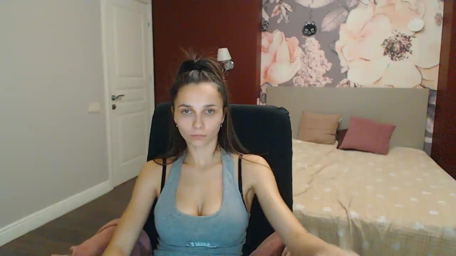 Gallery image thumbnail from Karina_Mils's myfreecams stream on, 12/30/2023, 14:36 image 17 of 20
