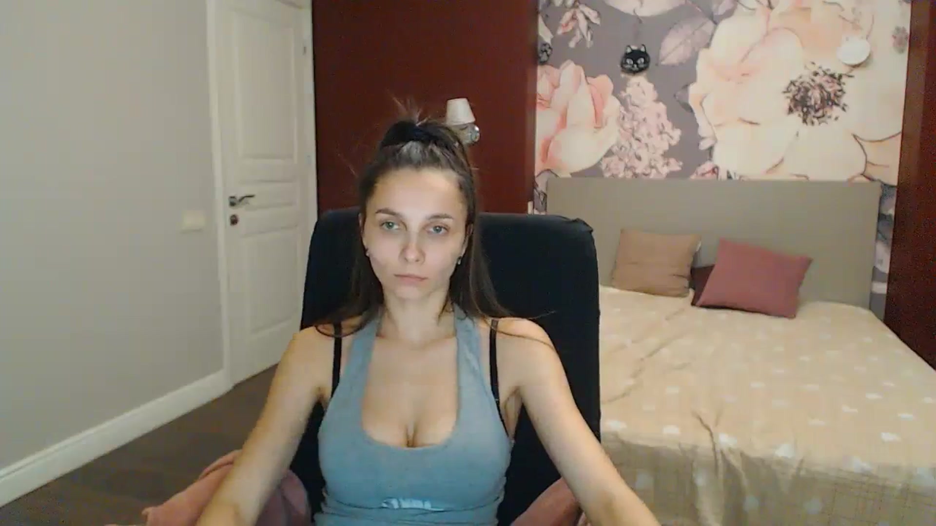 Gallery image thumbnail from Karina_Mils's myfreecams stream on, 12/30/2023, 14:36 image 16 of 20