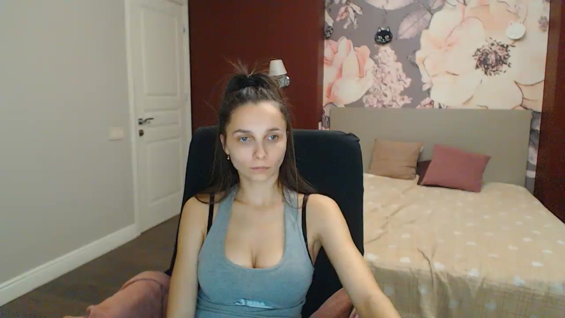 Gallery image thumbnail from Karina_Mils's myfreecams stream on, 12/30/2023, 14:36 image 14 of 20