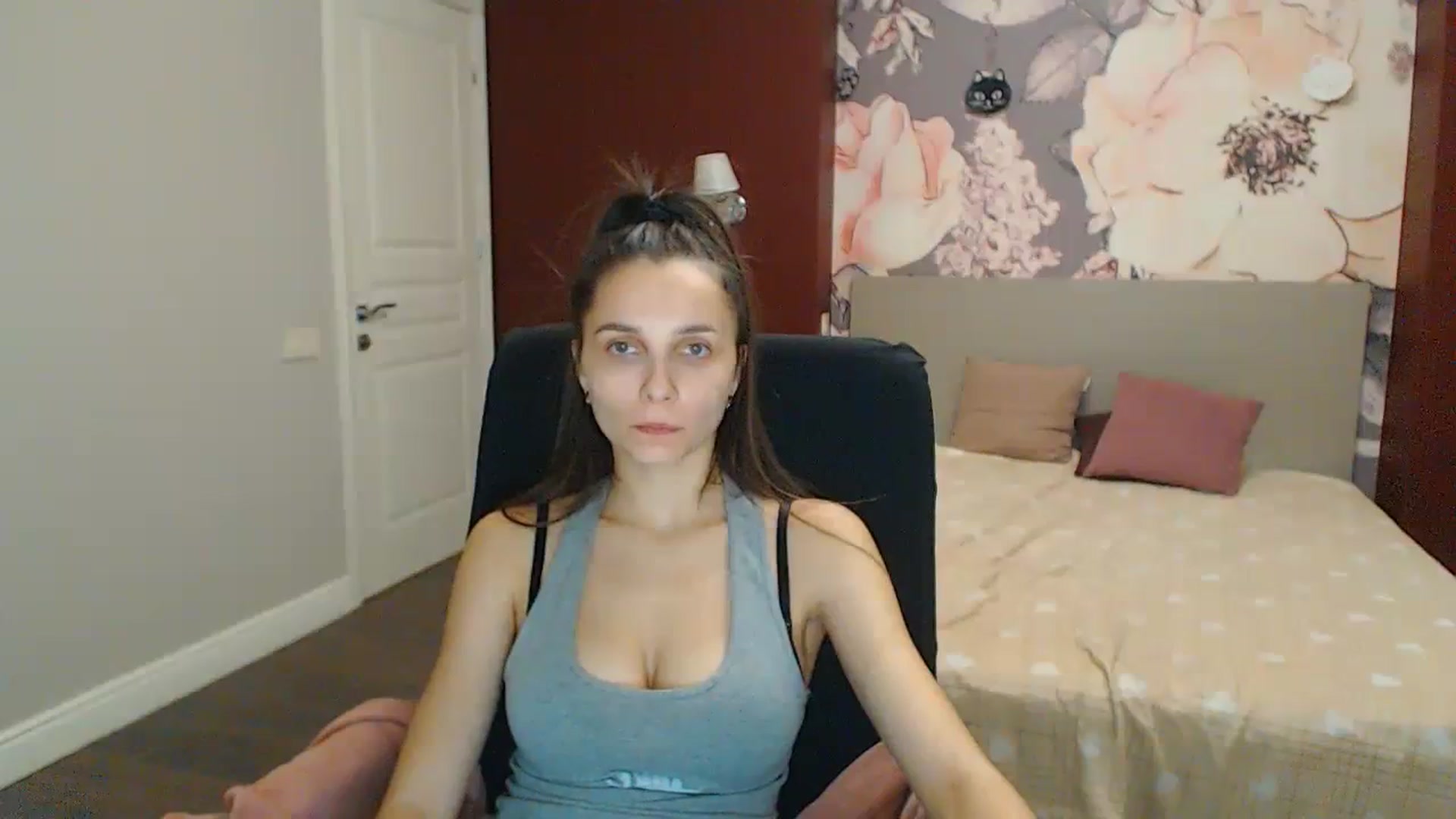 Gallery image thumbnail from Karina_Mils's myfreecams stream on, 12/30/2023, 14:36 image 15 of 20