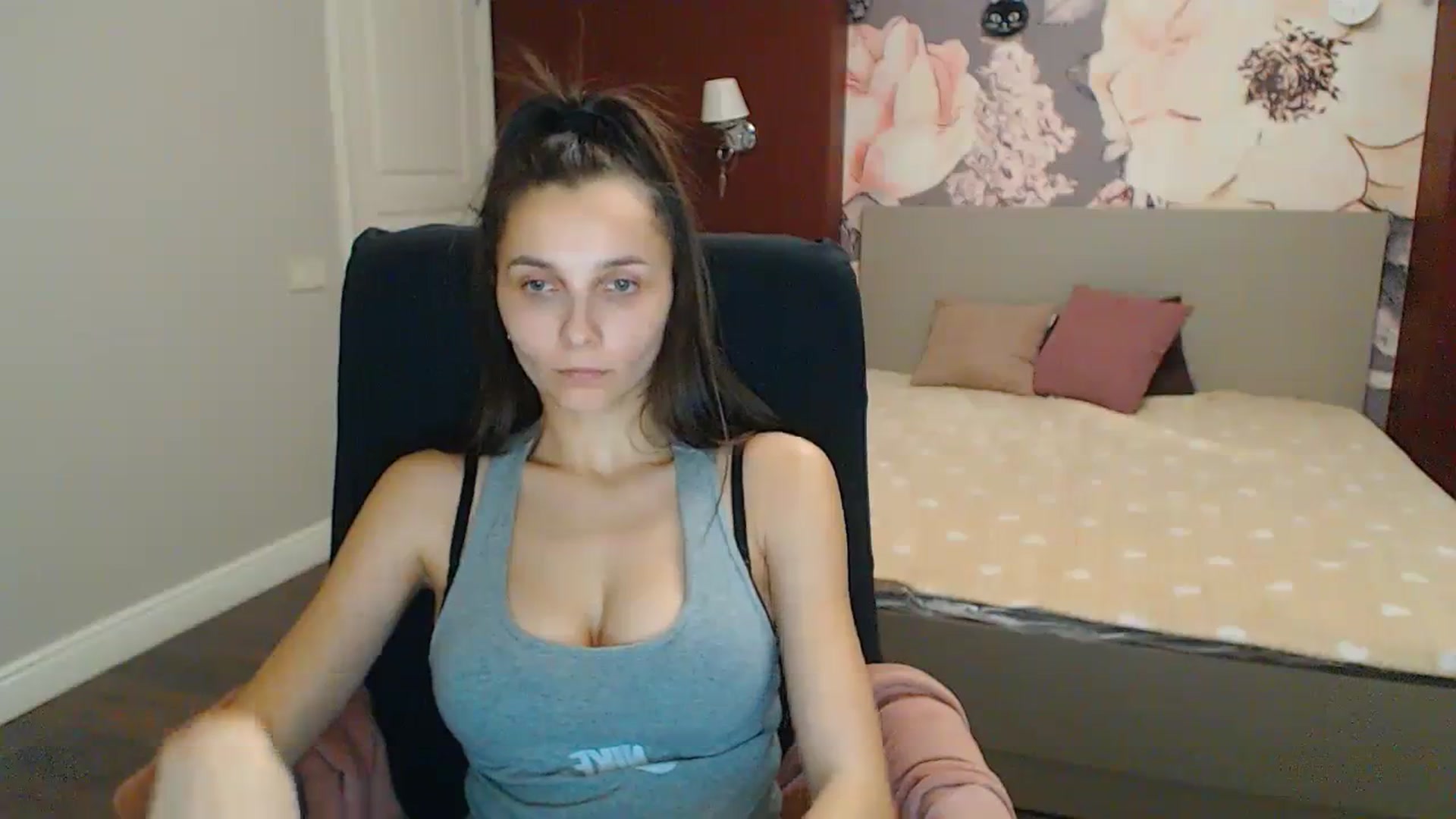 Gallery image thumbnail from Karina_Mils's myfreecams stream on, 12/30/2023, 16:42 image 16 of 20