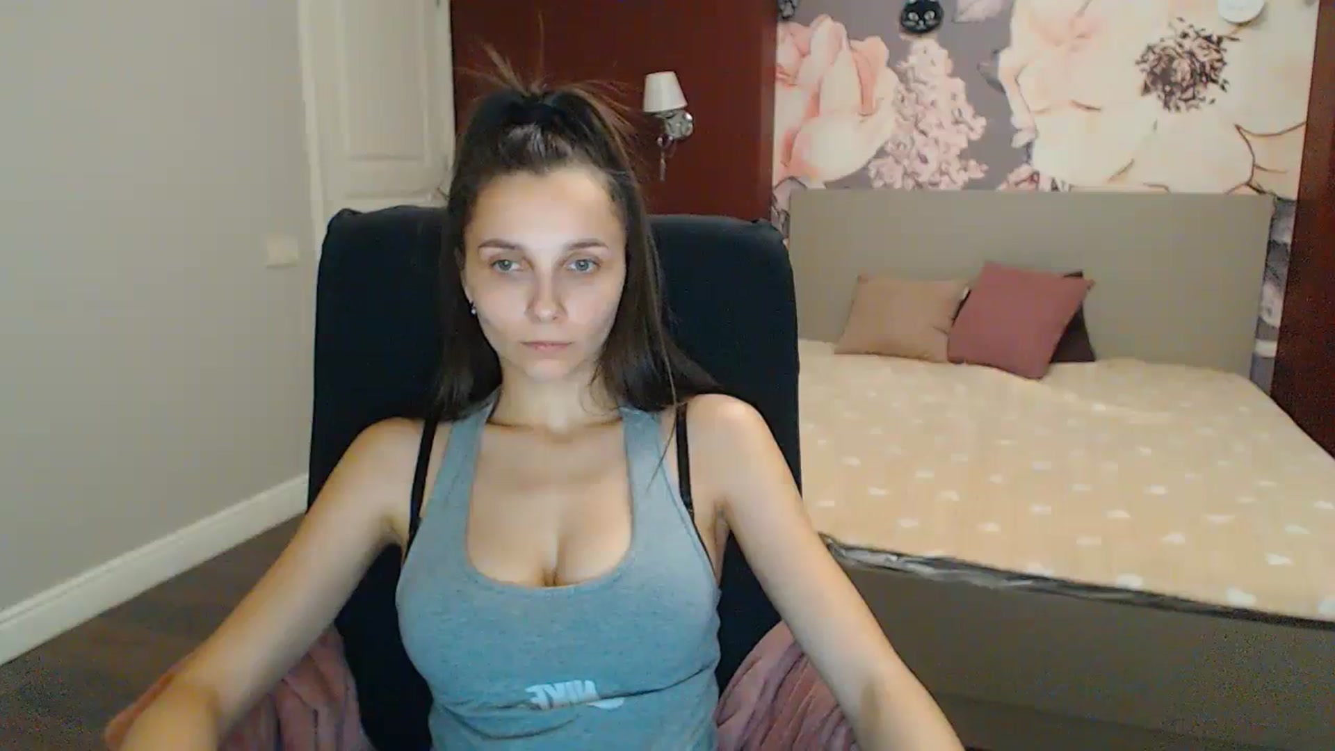 Gallery image thumbnail from Karina_Mils's myfreecams stream on, 12/30/2023, 16:42 image 18 of 20