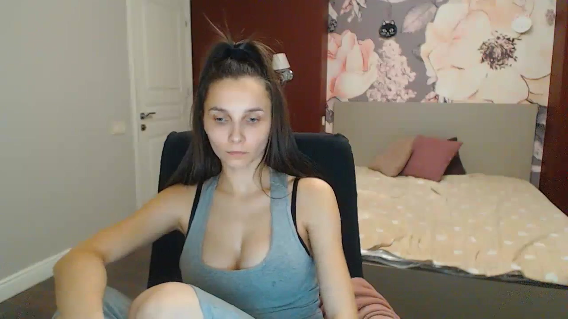 Gallery image thumbnail from Karina_Mils's myfreecams stream on, 12/30/2023, 20:06 image 2 of 20