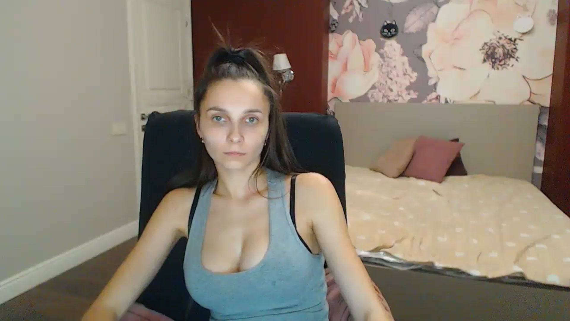 Gallery image thumbnail from Karina_Mils's myfreecams stream on, 12/30/2023, 20:06 image 6 of 20