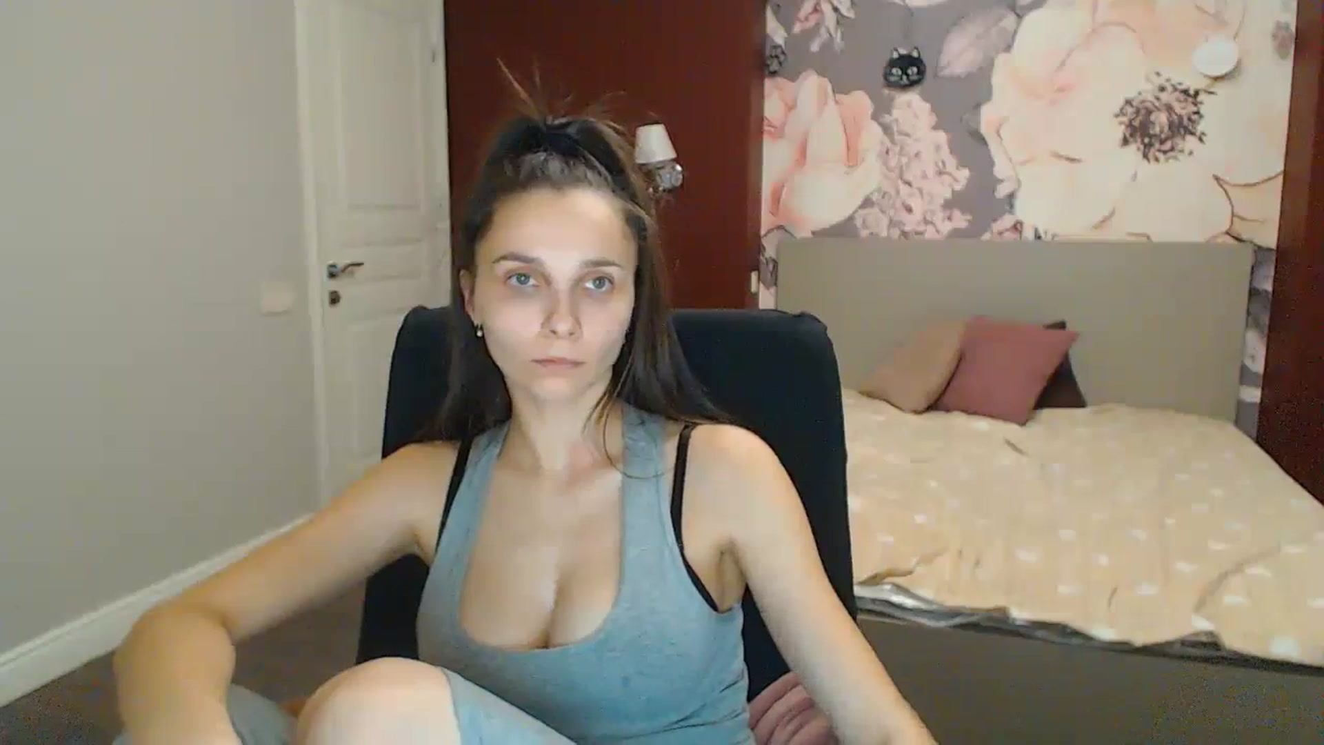 Gallery image thumbnail from Karina_Mils's myfreecams stream on, 12/30/2023, 20:06 image 4 of 20