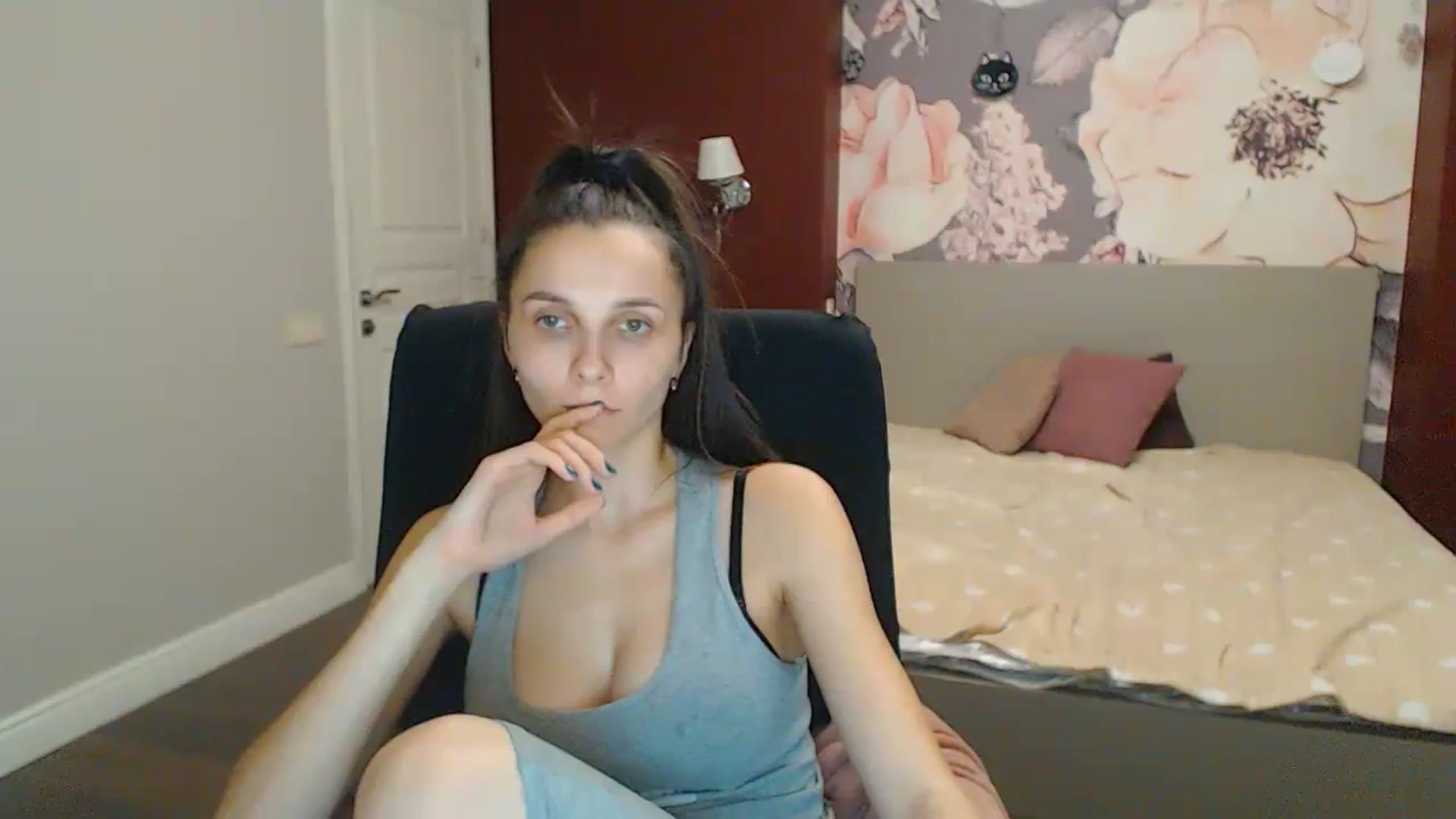 Gallery image thumbnail from Karina_Mils's myfreecams stream on, 12/30/2023, 20:06 image 13 of 20
