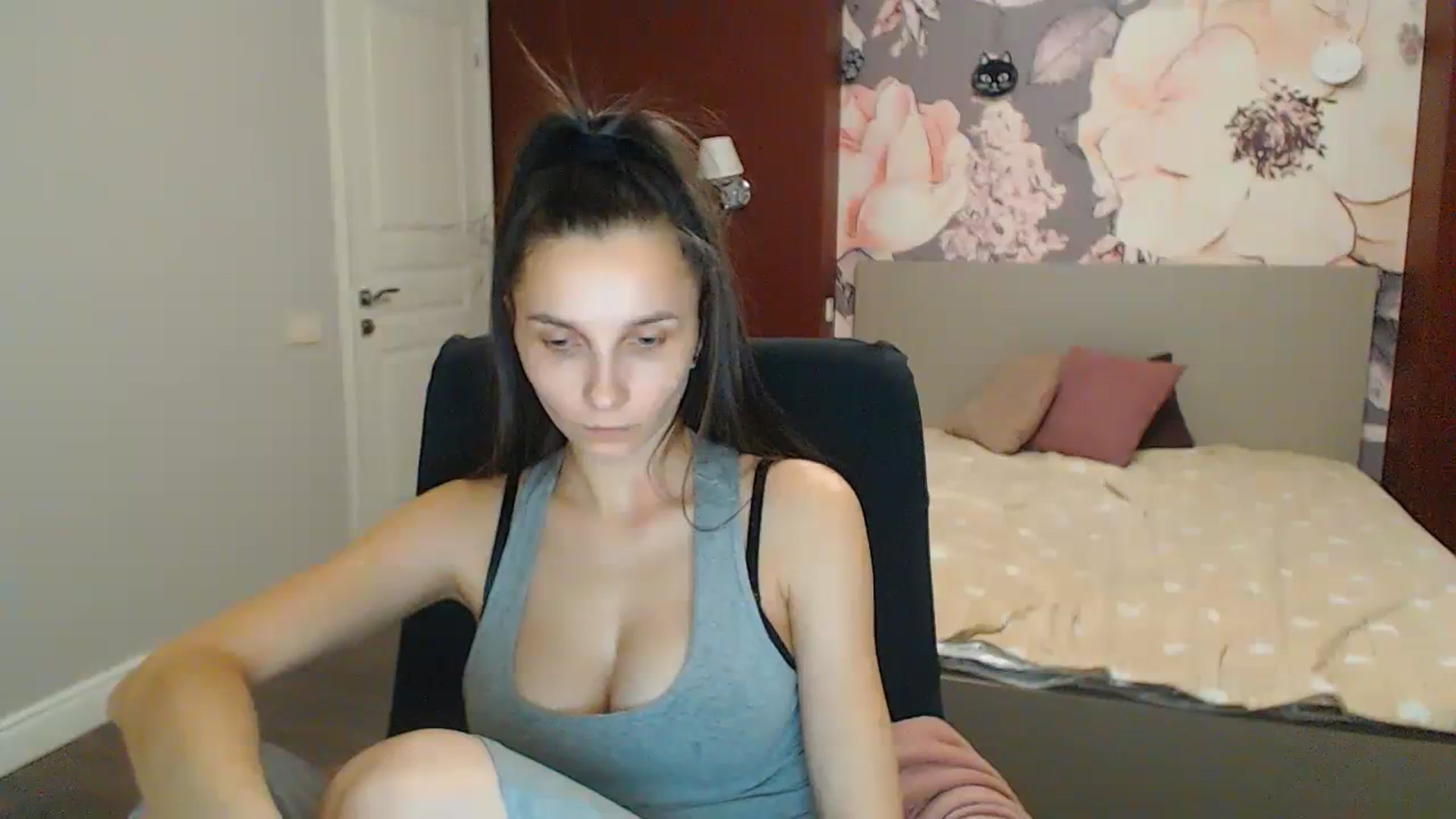 Gallery image thumbnail from Karina_Mils's myfreecams stream on, 12/30/2023, 20:06 image 3 of 20