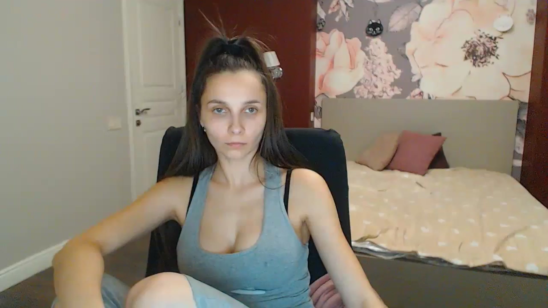 Gallery image thumbnail from Karina_Mils's myfreecams stream on, 12/30/2023, 20:06 image 1 of 20